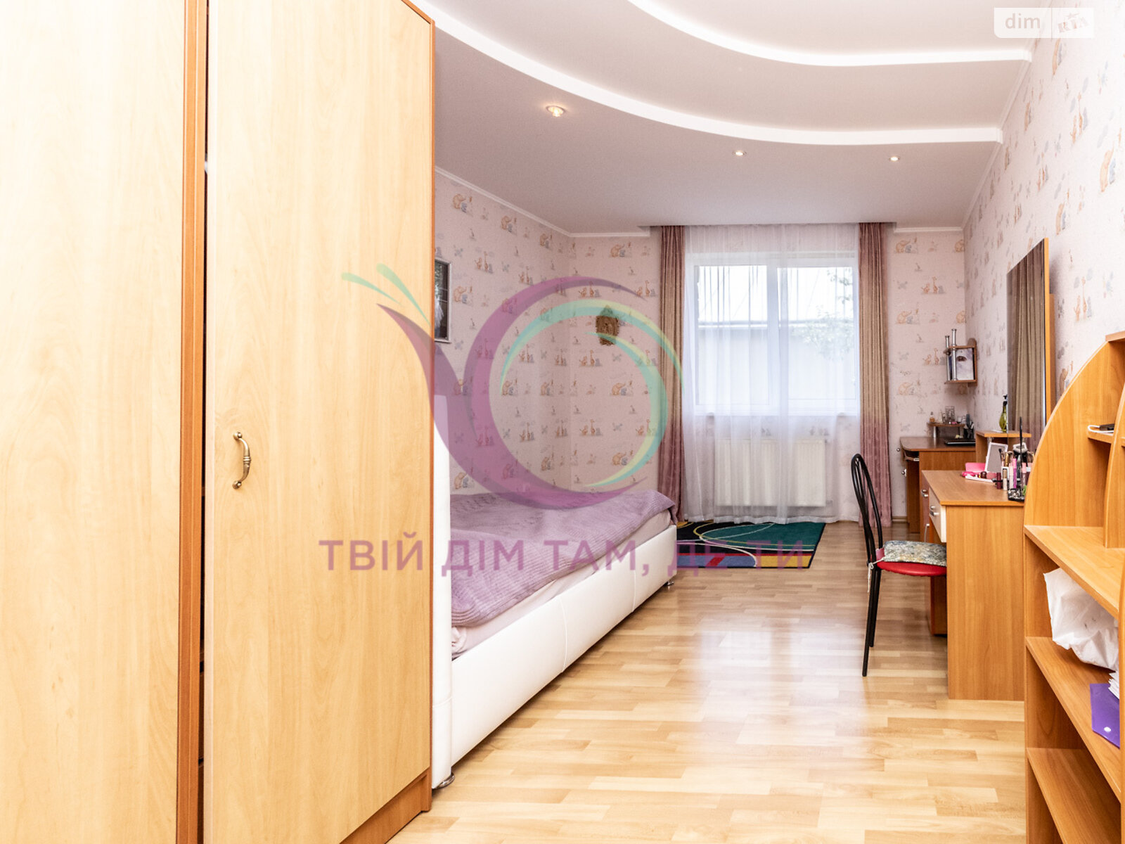 трехэтажный дом с гаражом, 464 кв. м, кирпич. Продажа в Чукаловке фото 1