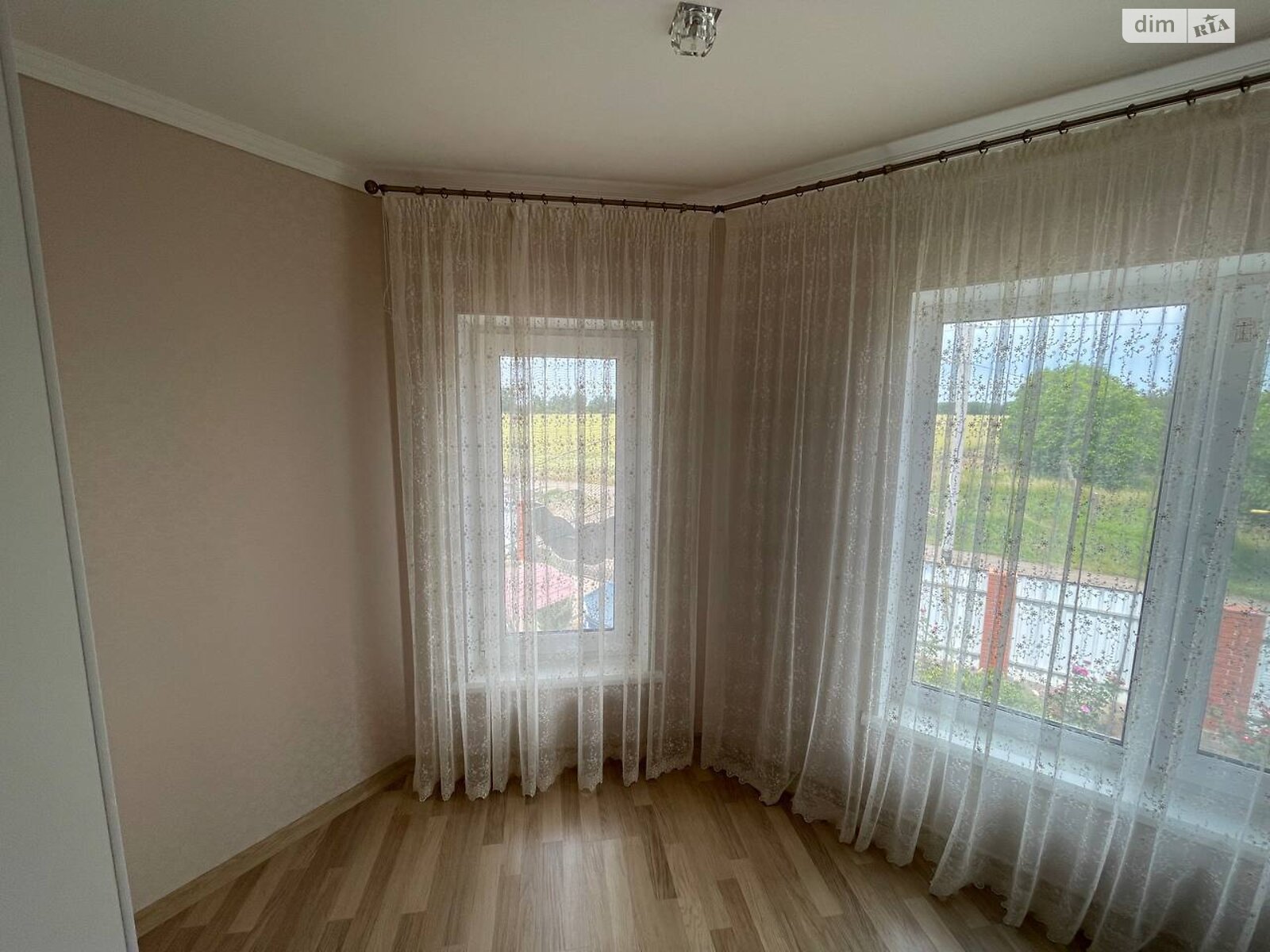 трехэтажный дом с отоплением, 201.5 кв. м, ракушечник (ракушняк). Продажа в Дачном фото 1 трехэтажный дом с отоплением, 201.5 кв. м, ракушечник (ракушняк). Продажа в Дачном фото 1