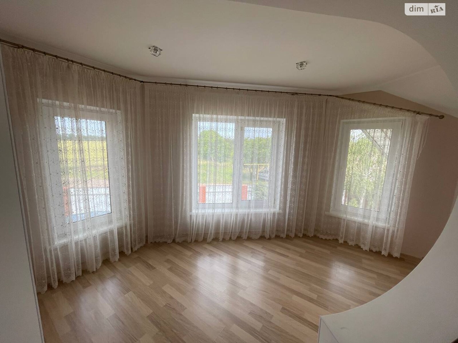 трехэтажный дом с отоплением, 201.5 кв. м, ракушечник (ракушняк). Продажа в Дачном фото 1 трехэтажный дом с отоплением, 201.5 кв. м, ракушечник (ракушняк). Продажа в Дачном фото 1