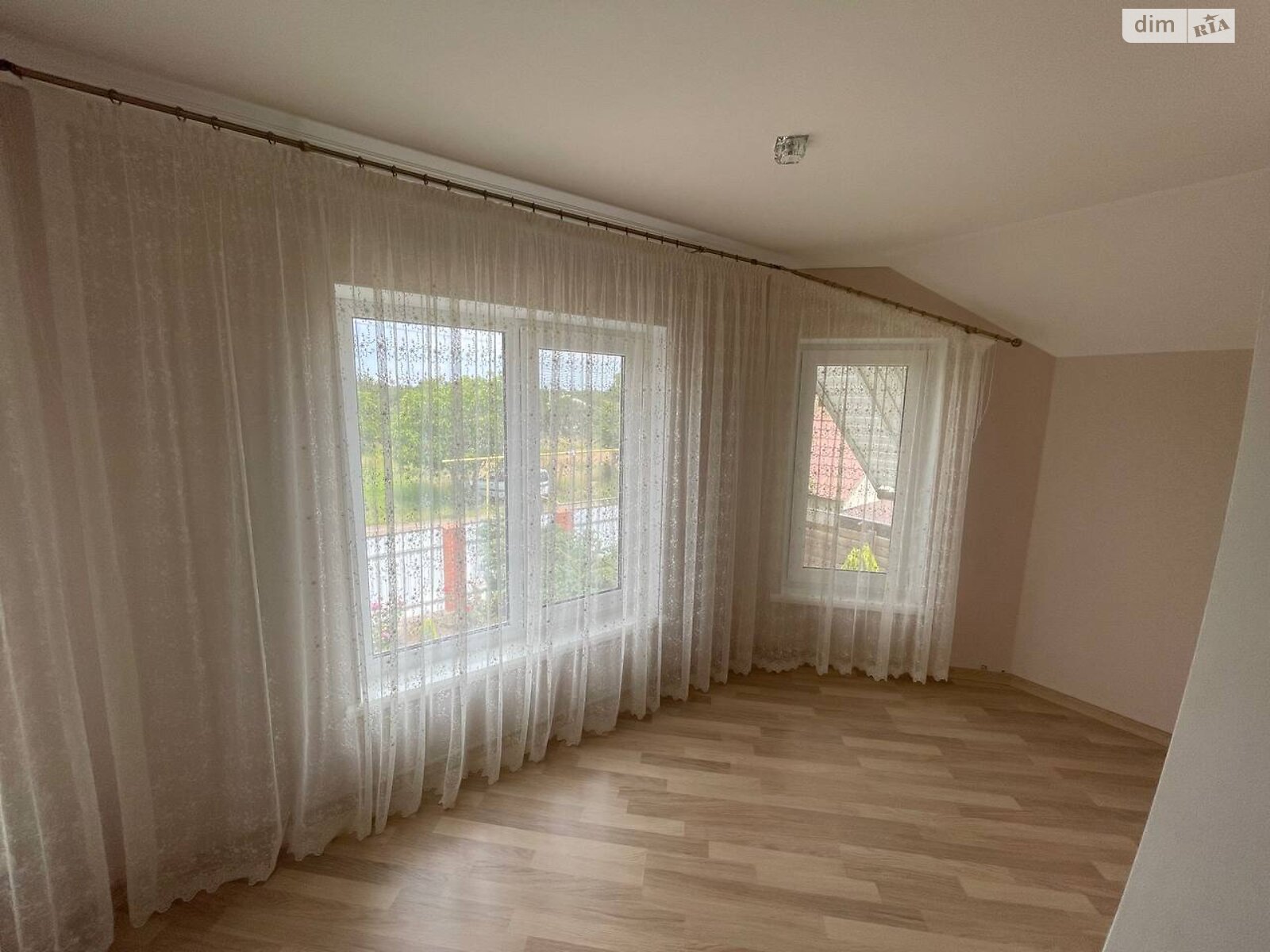 трехэтажный дом с отоплением, 201.5 кв. м, ракушечник (ракушняк). Продажа в Дачном фото 1 трехэтажный дом с отоплением, 201.5 кв. м, ракушечник (ракушняк). Продажа в Дачном фото 1