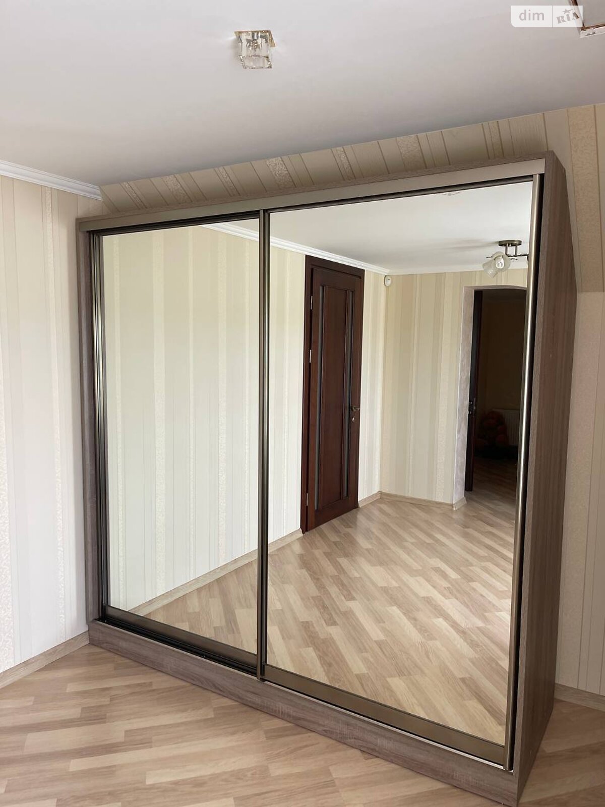 трехэтажный дом с отоплением, 201.5 кв. м, ракушечник (ракушняк). Продажа в Дачном фото 1 трехэтажный дом с отоплением, 201.5 кв. м, ракушечник (ракушняк). Продажа в Дачном фото 1