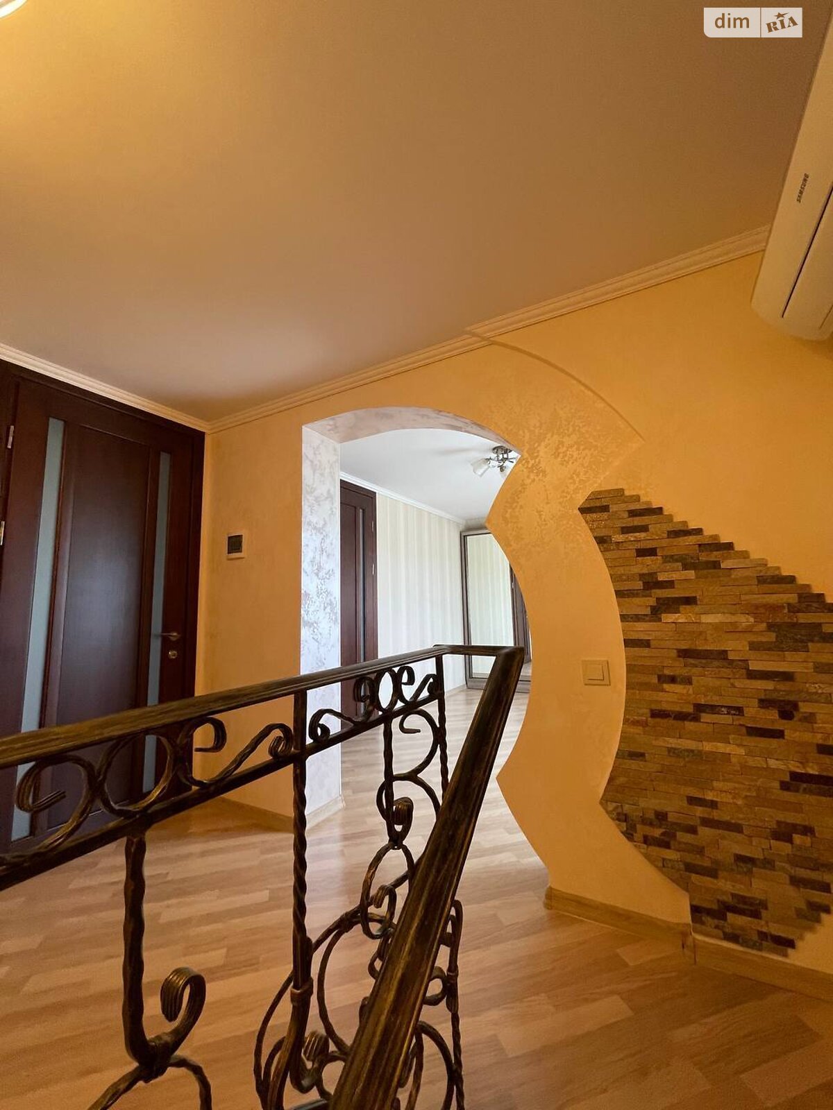 трехэтажный дом с отоплением, 201.5 кв. м, ракушечник (ракушняк). Продажа в Дачном фото 1 трехэтажный дом с отоплением, 201.5 кв. м, ракушечник (ракушняк). Продажа в Дачном фото 1