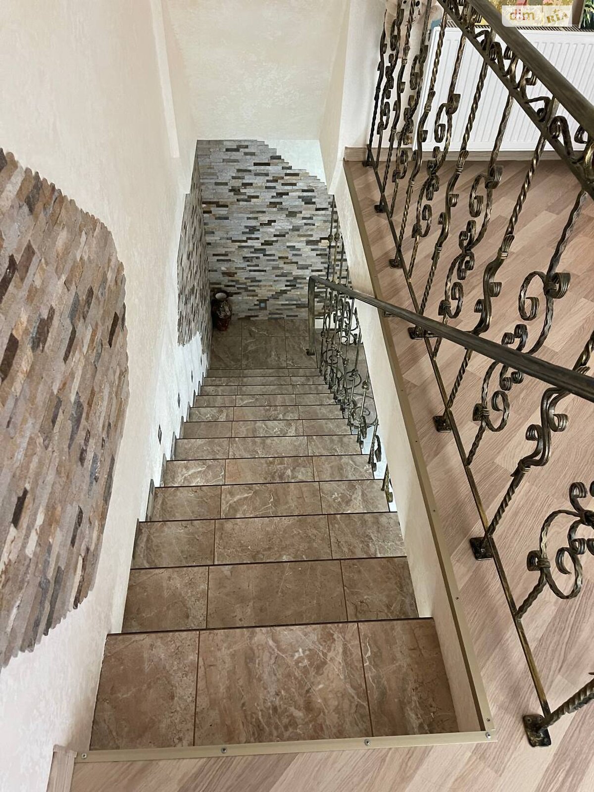 трехэтажный дом с отоплением, 201.5 кв. м, ракушечник (ракушняк). Продажа в Дачном фото 1 трехэтажный дом с отоплением, 201.5 кв. м, ракушечник (ракушняк). Продажа в Дачном фото 1