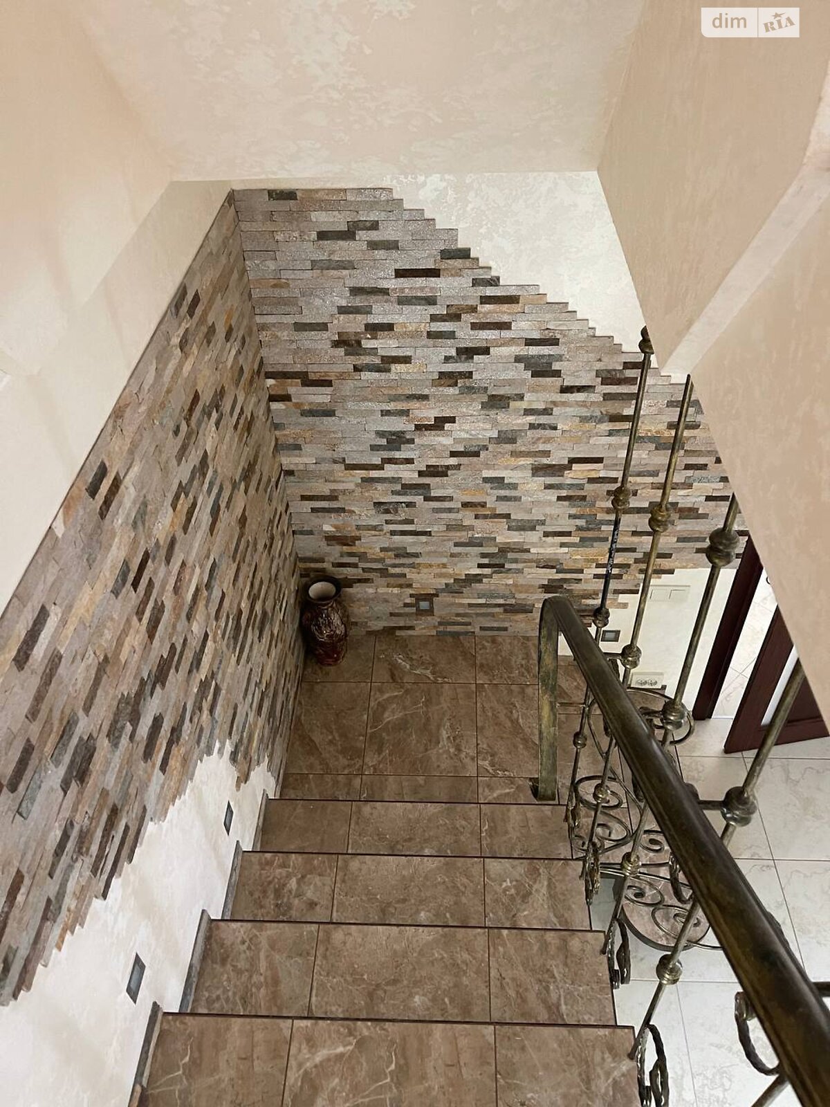 трехэтажный дом с отоплением, 201.5 кв. м, ракушечник (ракушняк). Продажа в Дачном фото 1 трехэтажный дом с отоплением, 201.5 кв. м, ракушечник (ракушняк). Продажа в Дачном фото 1