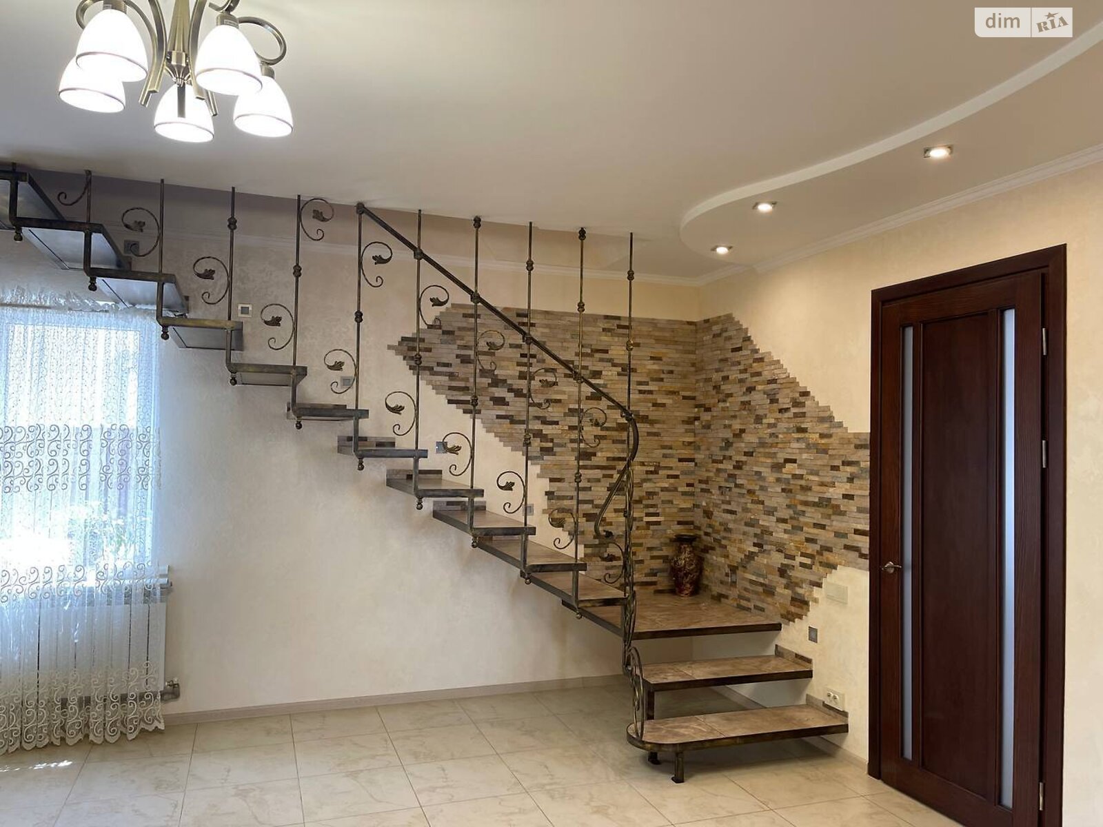 трехэтажный дом с отоплением, 201.5 кв. м, ракушечник (ракушняк). Продажа в Дачном фото 1 трехэтажный дом с отоплением, 201.5 кв. м, ракушечник (ракушняк). Продажа в Дачном фото 1