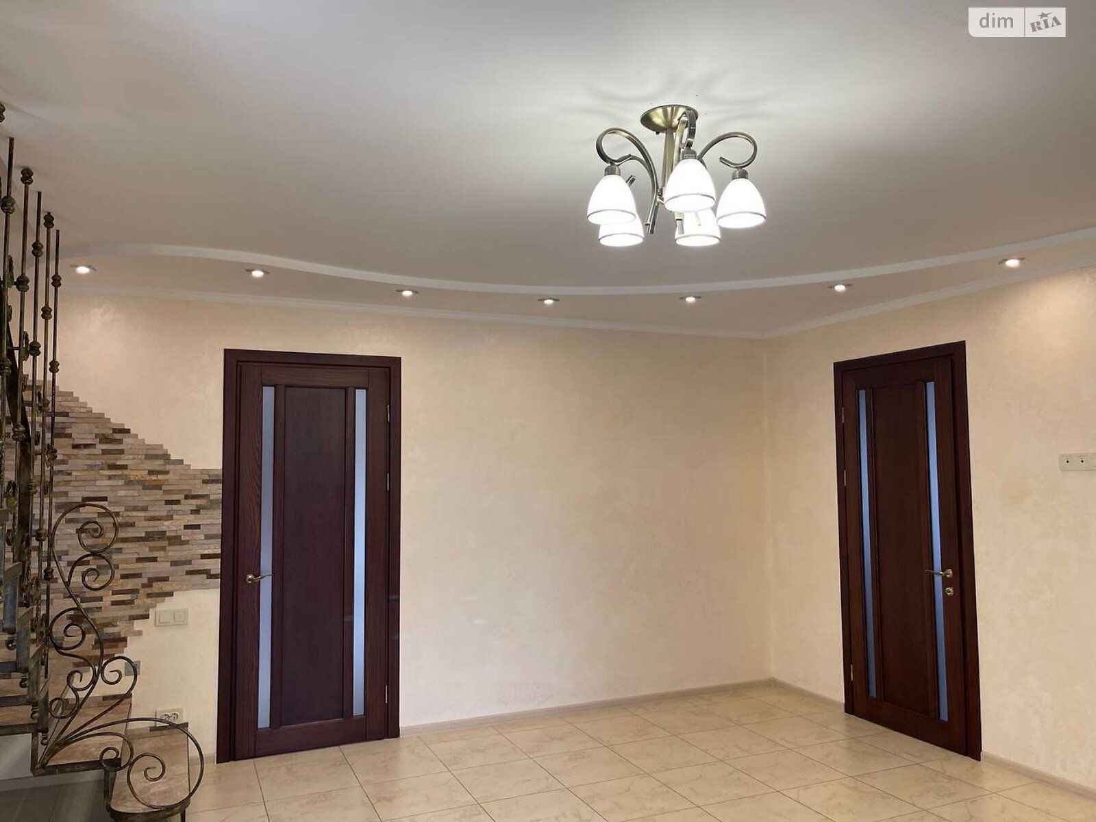 трехэтажный дом с отоплением, 201.5 кв. м, ракушечник (ракушняк). Продажа в Дачном фото 1 трехэтажный дом с отоплением, 201.5 кв. м, ракушечник (ракушняк). Продажа в Дачном фото 1