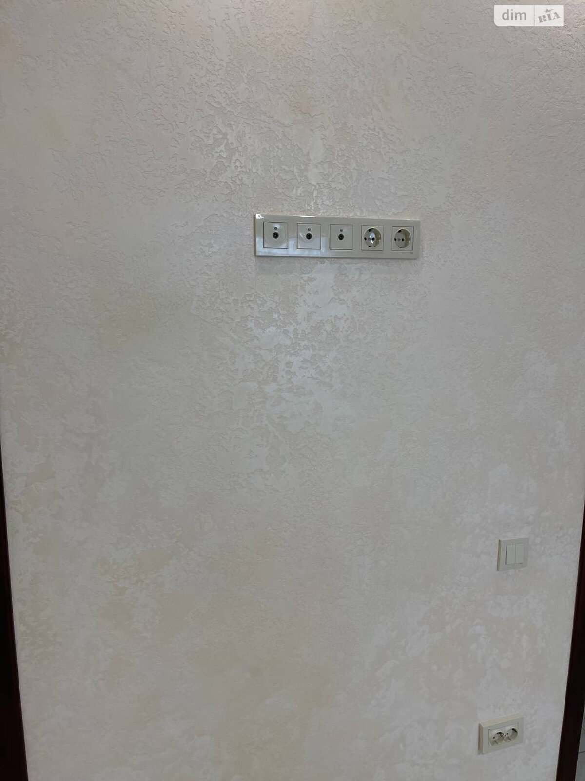 трехэтажный дом с отоплением, 201.5 кв. м, ракушечник (ракушняк). Продажа в Дачном фото 1 трехэтажный дом с отоплением, 201.5 кв. м, ракушечник (ракушняк). Продажа в Дачном фото 1