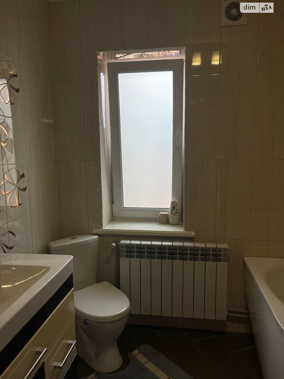 трехэтажный дом с отоплением, 201.5 кв. м, ракушечник (ракушняк). Продажа в Дачном фото 1 трехэтажный дом с отоплением, 201.5 кв. м, ракушечник (ракушняк). Продажа в Дачном фото 1