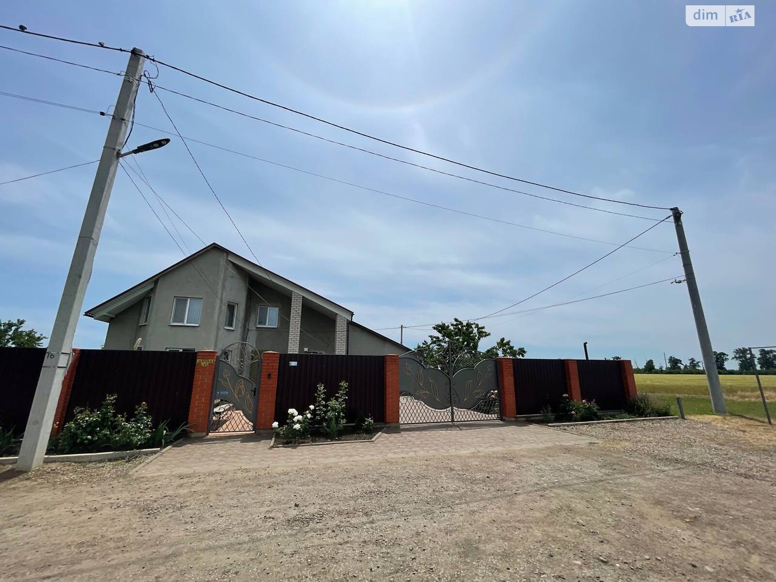 трехэтажный дом с отоплением, 201.5 кв. м, ракушечник (ракушняк). Продажа в Дачном фото 1 трехэтажный дом с отоплением, 201.5 кв. м, ракушечник (ракушняк). Продажа в Дачном фото 1