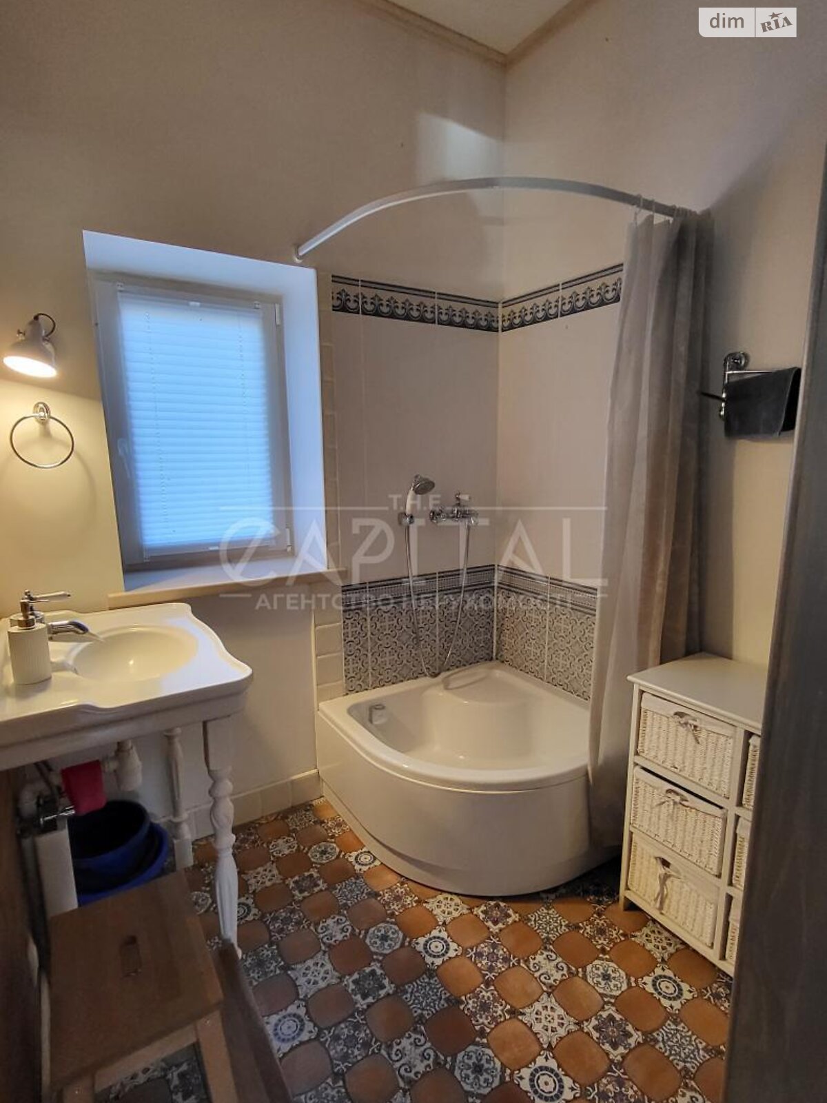 триповерховий будинок з опаленням, 150 кв. м, цегла. Продаж у Дмитренках фото 1 триповерховий будинок з опаленням, 150 кв. м, цегла. Продаж у Дмитренках фото 1