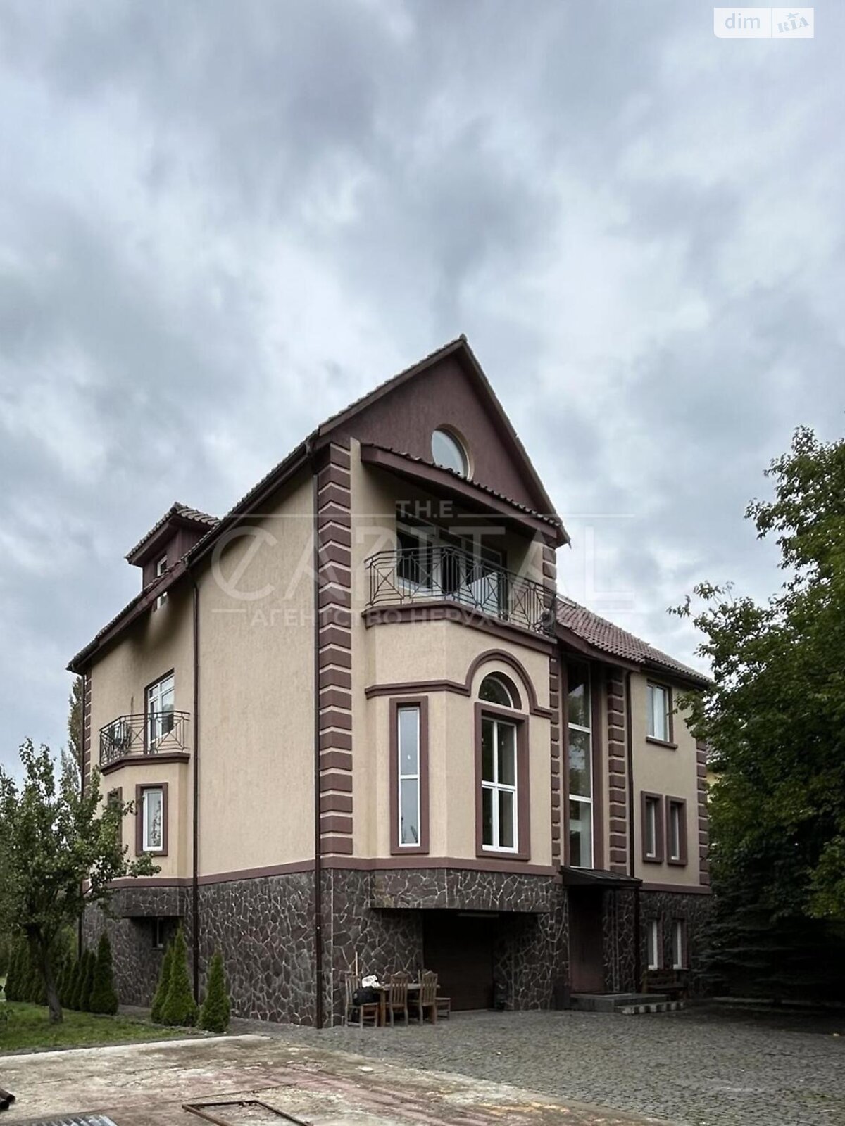 триповерховий будинок з верандою, 611.8 кв. м, цегла. Продаж у Дмитрівці фото 1 триповерховий будинок з верандою, 611.8 кв. м, цегла. Продаж у Дмитрівці фото 1