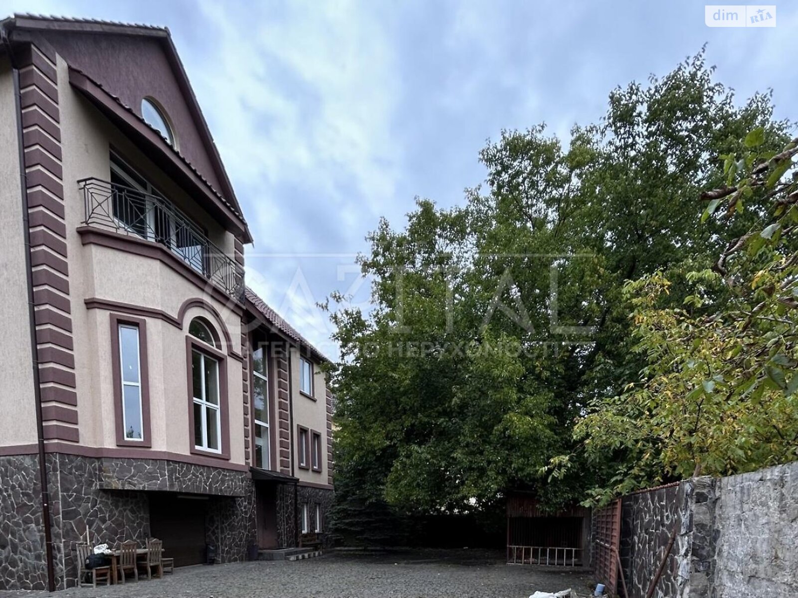 триповерховий будинок з верандою, 611.8 кв. м, цегла. Продаж у Дмитрівці фото 1 триповерховий будинок з верандою, 611.8 кв. м, цегла. Продаж у Дмитрівці фото 1