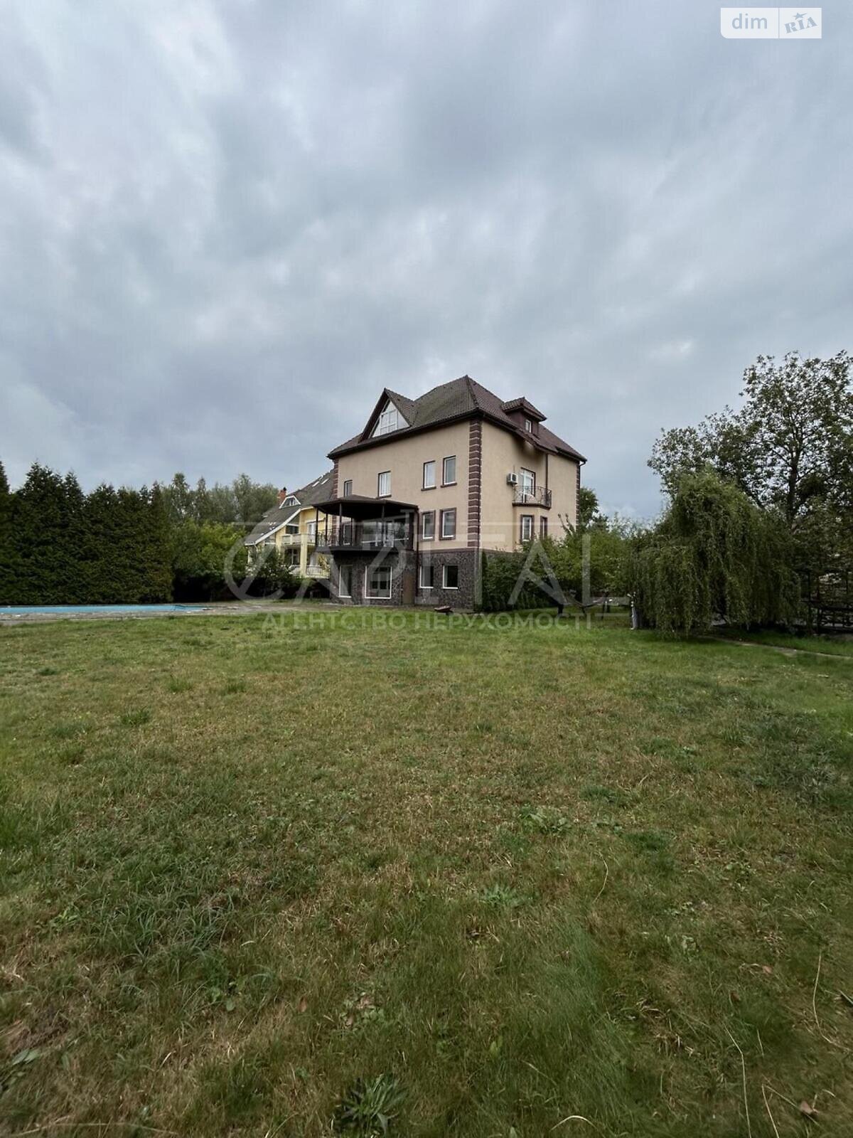 триповерховий будинок з верандою, 611.8 кв. м, цегла. Продаж у Дмитрівці фото 1 триповерховий будинок з верандою, 611.8 кв. м, цегла. Продаж у Дмитрівці фото 1