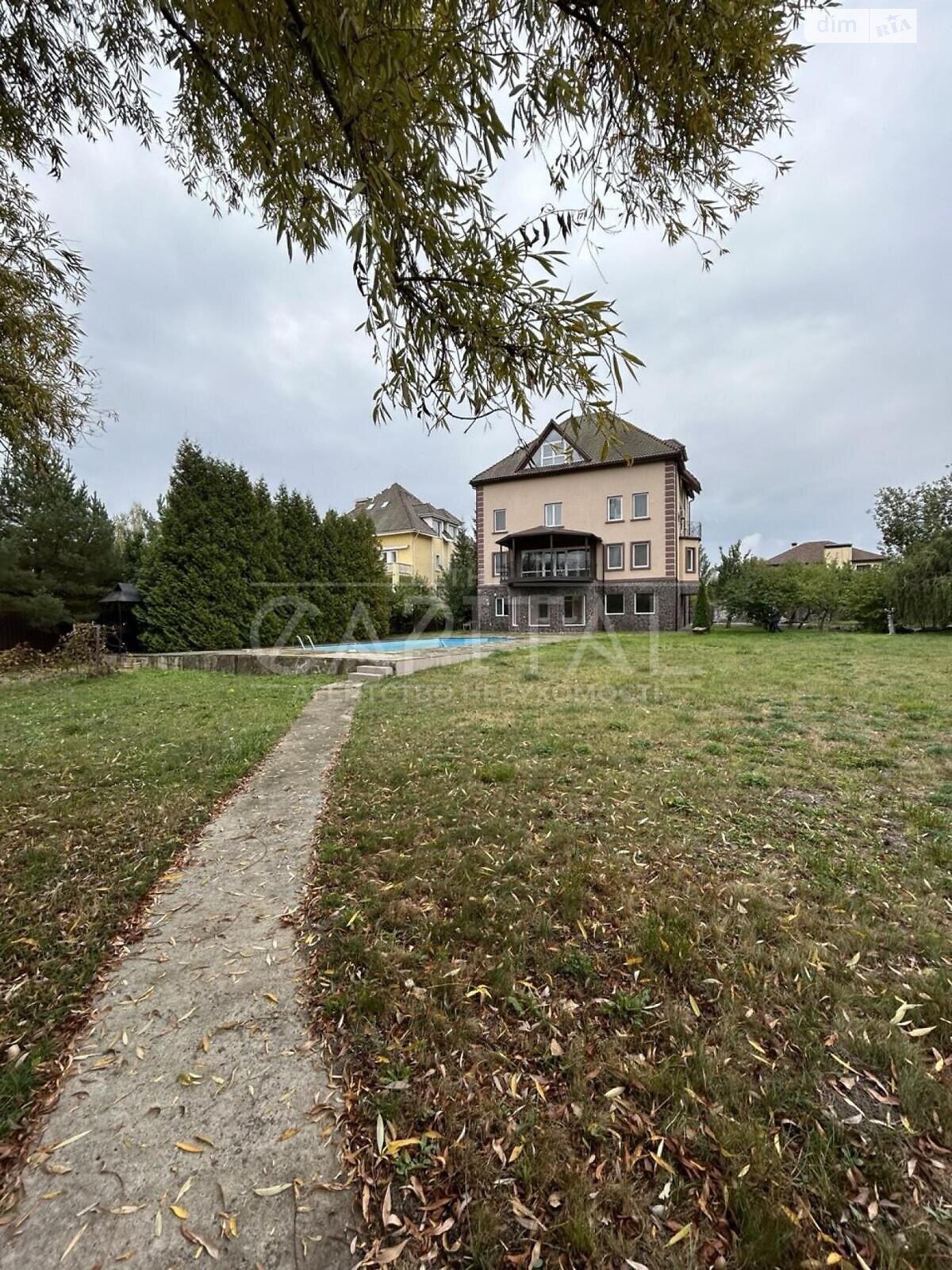 триповерховий будинок з верандою, 611.8 кв. м, цегла. Продаж у Дмитрівці фото 1 триповерховий будинок з верандою, 611.8 кв. м, цегла. Продаж у Дмитрівці фото 1