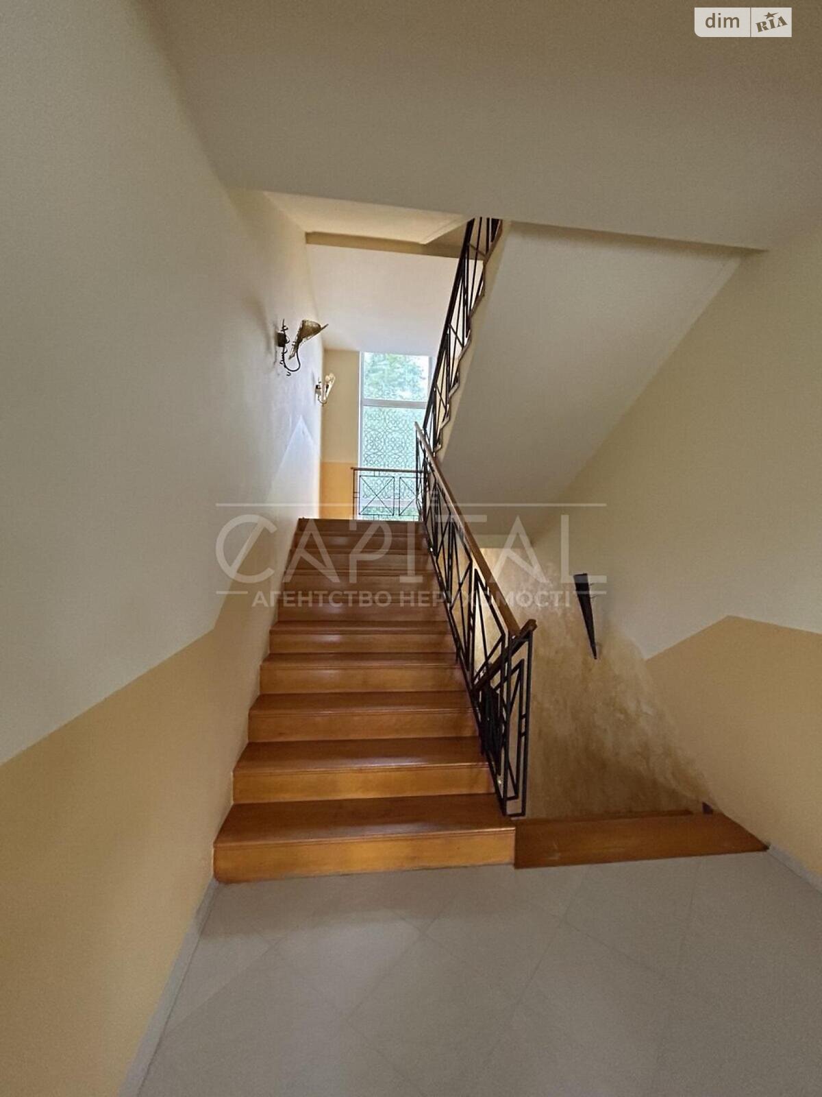 триповерховий будинок з верандою, 611.8 кв. м, цегла. Продаж у Дмитрівці фото 1 триповерховий будинок з верандою, 611.8 кв. м, цегла. Продаж у Дмитрівці фото 1