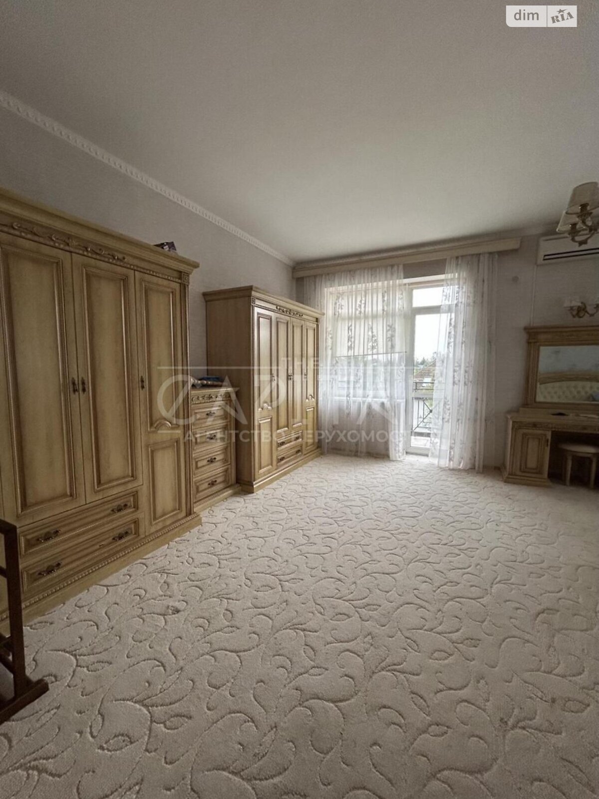 триповерховий будинок з верандою, 611.8 кв. м, цегла. Продаж у Дмитрівці фото 1 триповерховий будинок з верандою, 611.8 кв. м, цегла. Продаж у Дмитрівці фото 1