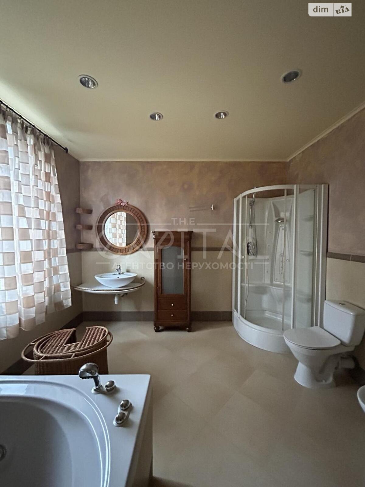 триповерховий будинок з верандою, 611.8 кв. м, цегла. Продаж у Дмитрівці фото 1 триповерховий будинок з верандою, 611.8 кв. м, цегла. Продаж у Дмитрівці фото 1