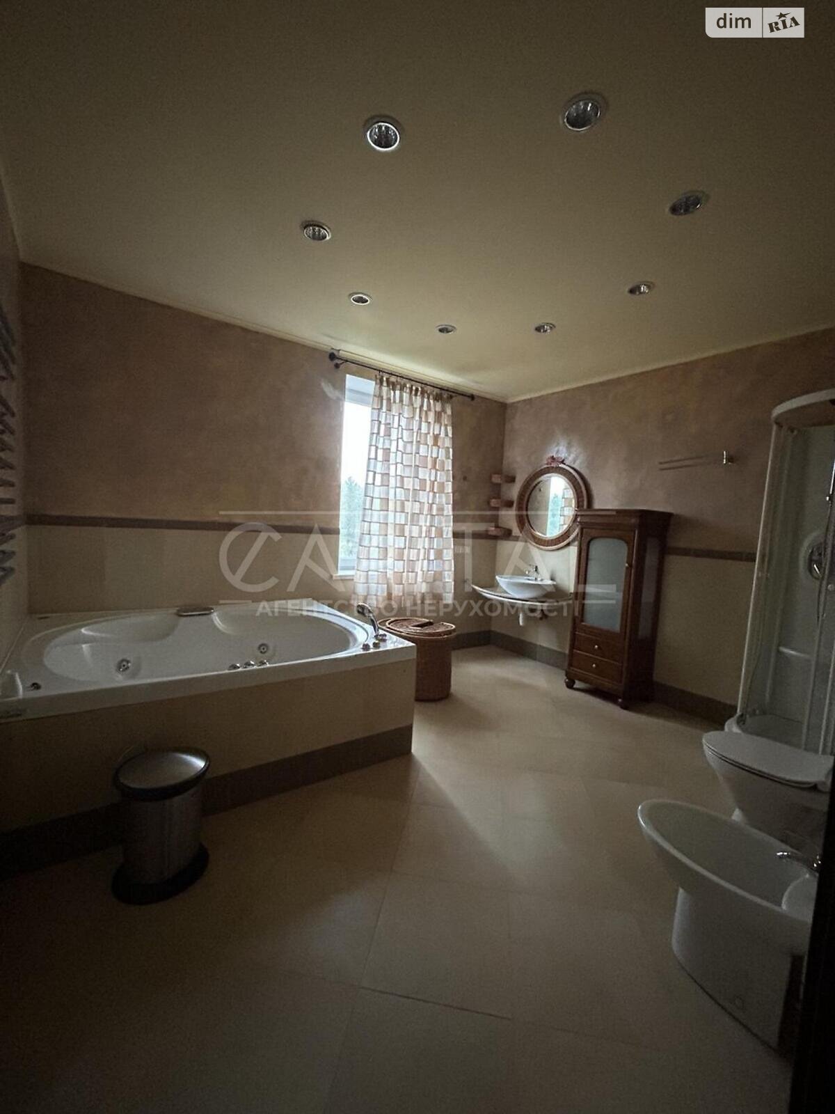 триповерховий будинок з верандою, 611.8 кв. м, цегла. Продаж у Дмитрівці фото 1 триповерховий будинок з верандою, 611.8 кв. м, цегла. Продаж у Дмитрівці фото 1