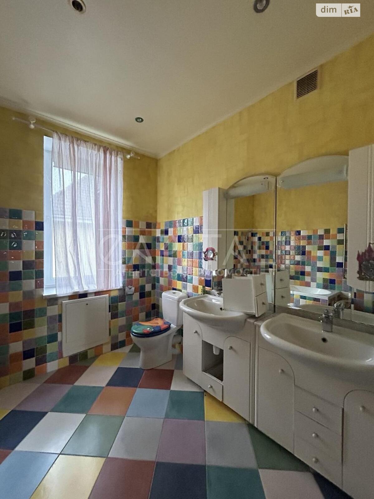 триповерховий будинок з верандою, 611.8 кв. м, цегла. Продаж у Дмитрівці фото 1 триповерховий будинок з верандою, 611.8 кв. м, цегла. Продаж у Дмитрівці фото 1