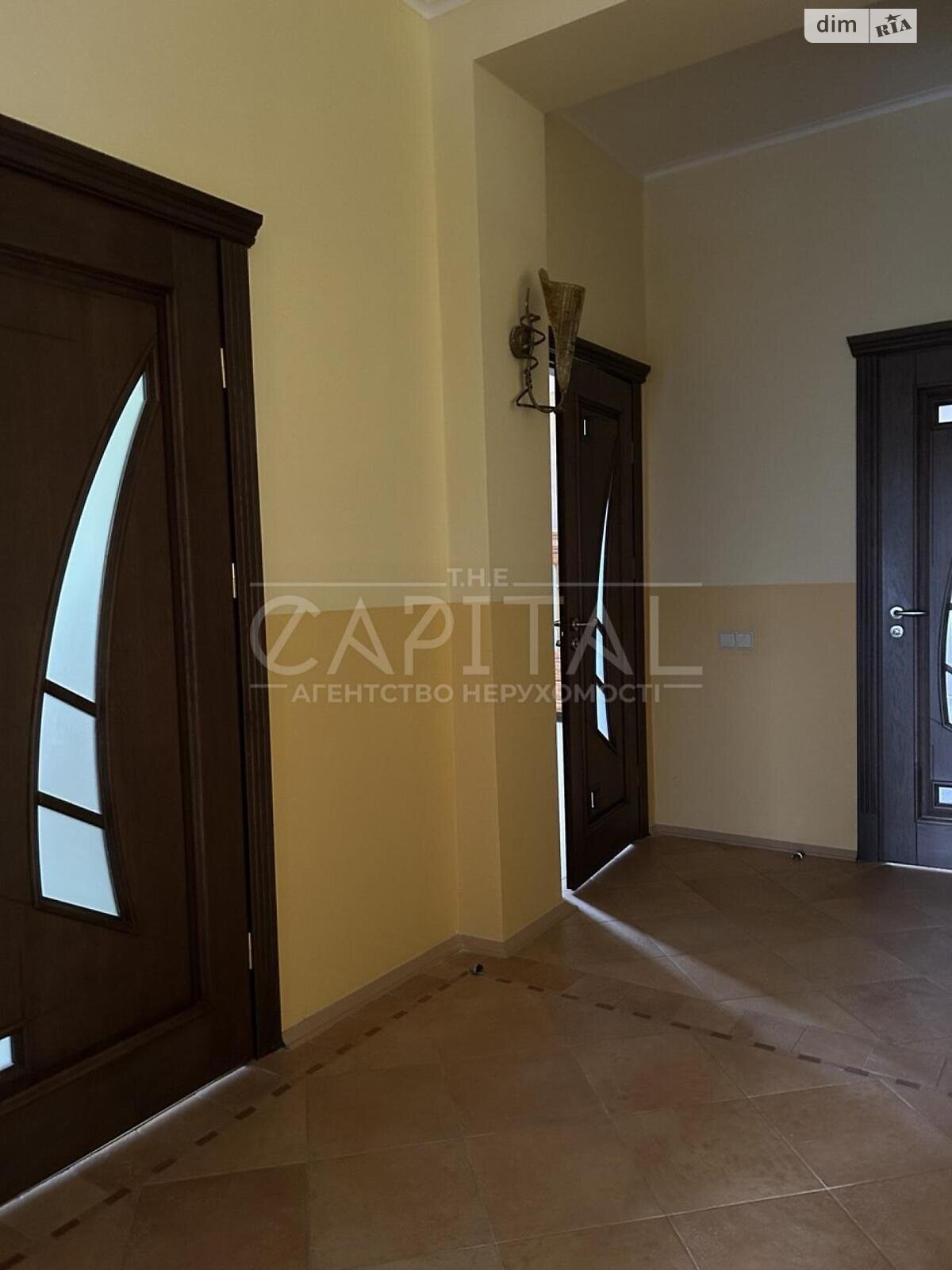 триповерховий будинок з верандою, 611.8 кв. м, цегла. Продаж у Дмитрівці фото 1 триповерховий будинок з верандою, 611.8 кв. м, цегла. Продаж у Дмитрівці фото 1