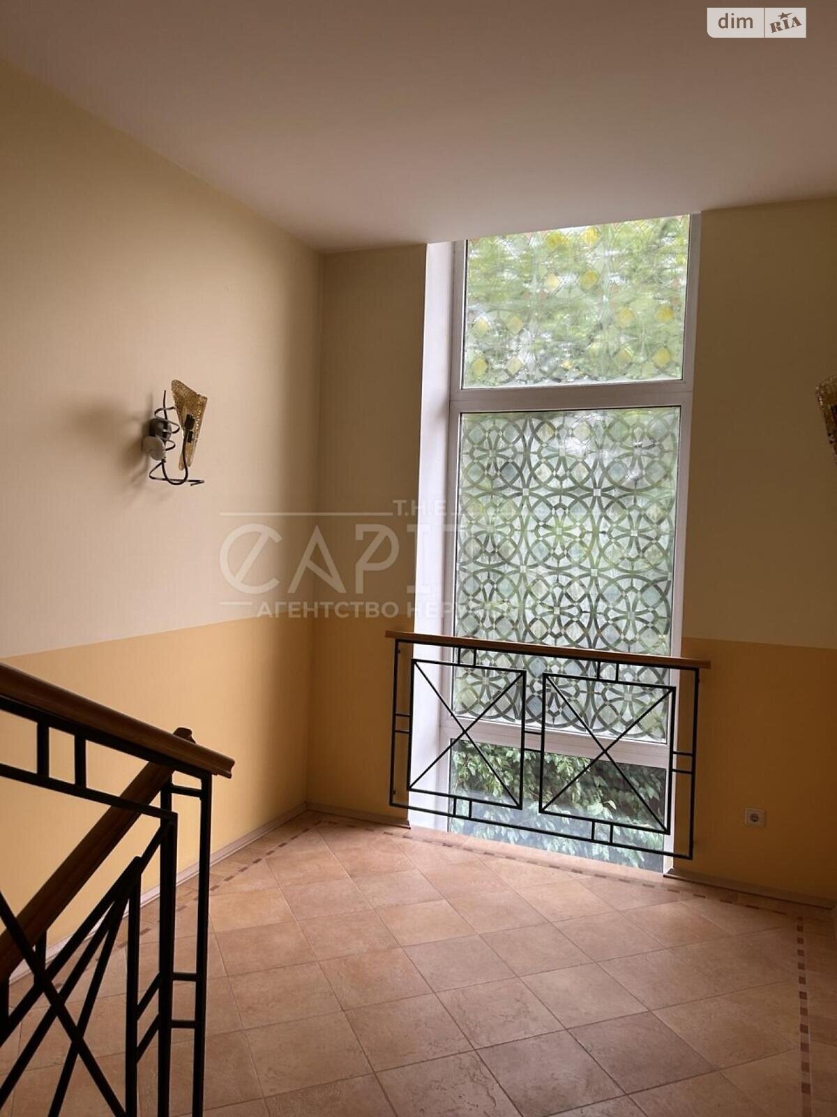 триповерховий будинок з верандою, 611.8 кв. м, цегла. Продаж у Дмитрівці фото 1 триповерховий будинок з верандою, 611.8 кв. м, цегла. Продаж у Дмитрівці фото 1