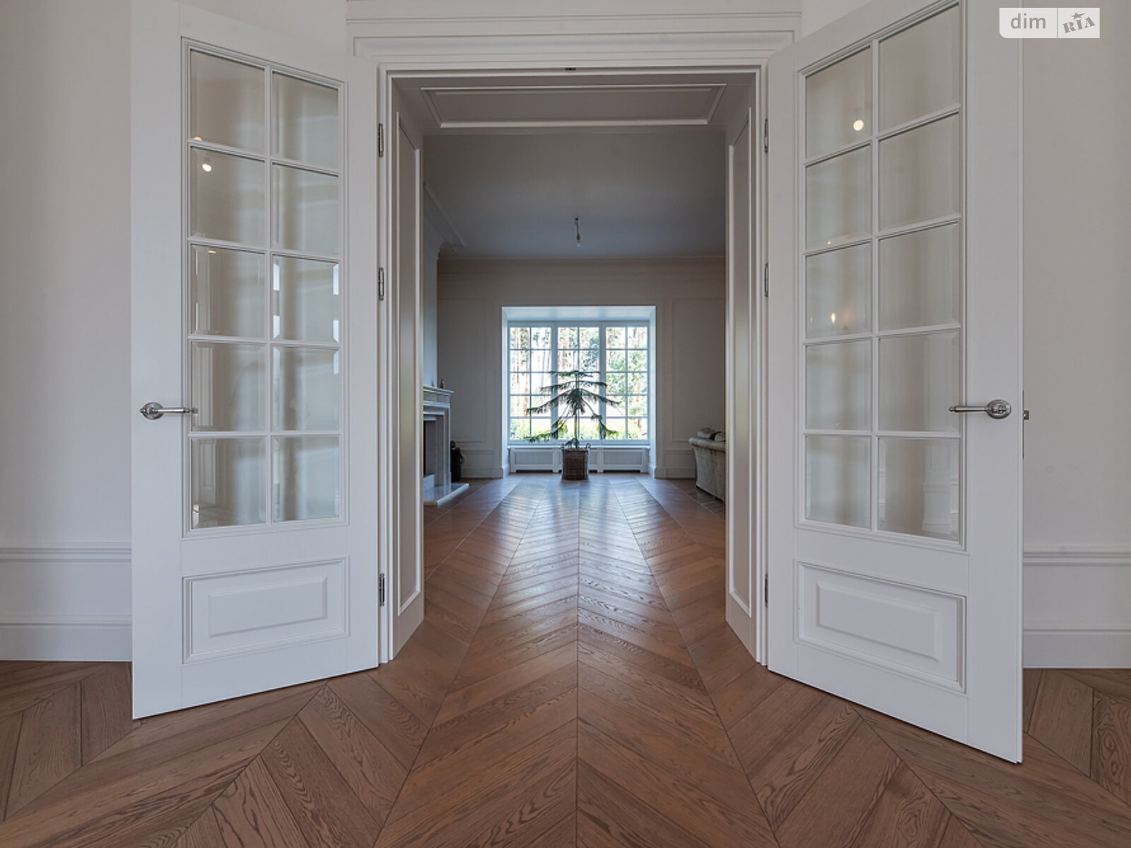 двоповерховий будинок з верандою, 705 кв. м, цегла. Продаж у Дмитрівці фото 1 двоповерховий будинок з верандою, 705 кв. м, цегла. Продаж у Дмитрівці фото 1