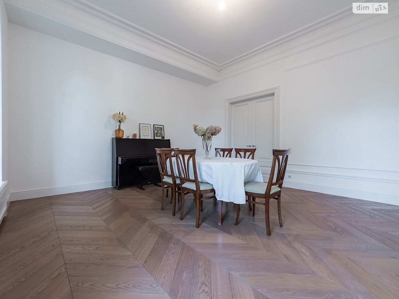 двоповерховий будинок з верандою, 705 кв. м, цегла. Продаж у Дмитрівці фото 1 двоповерховий будинок з верандою, 705 кв. м, цегла. Продаж у Дмитрівці фото 1