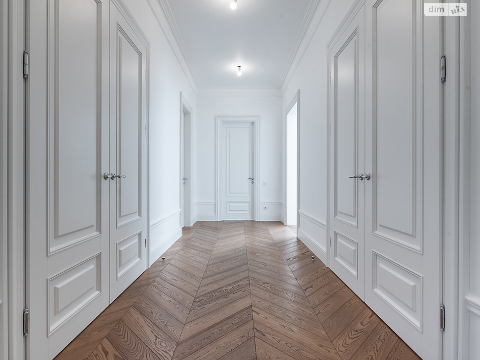 двоповерховий будинок з верандою, 705 кв. м, цегла. Продаж у Дмитрівці фото 1 двоповерховий будинок з верандою, 705 кв. м, цегла. Продаж у Дмитрівці фото 1