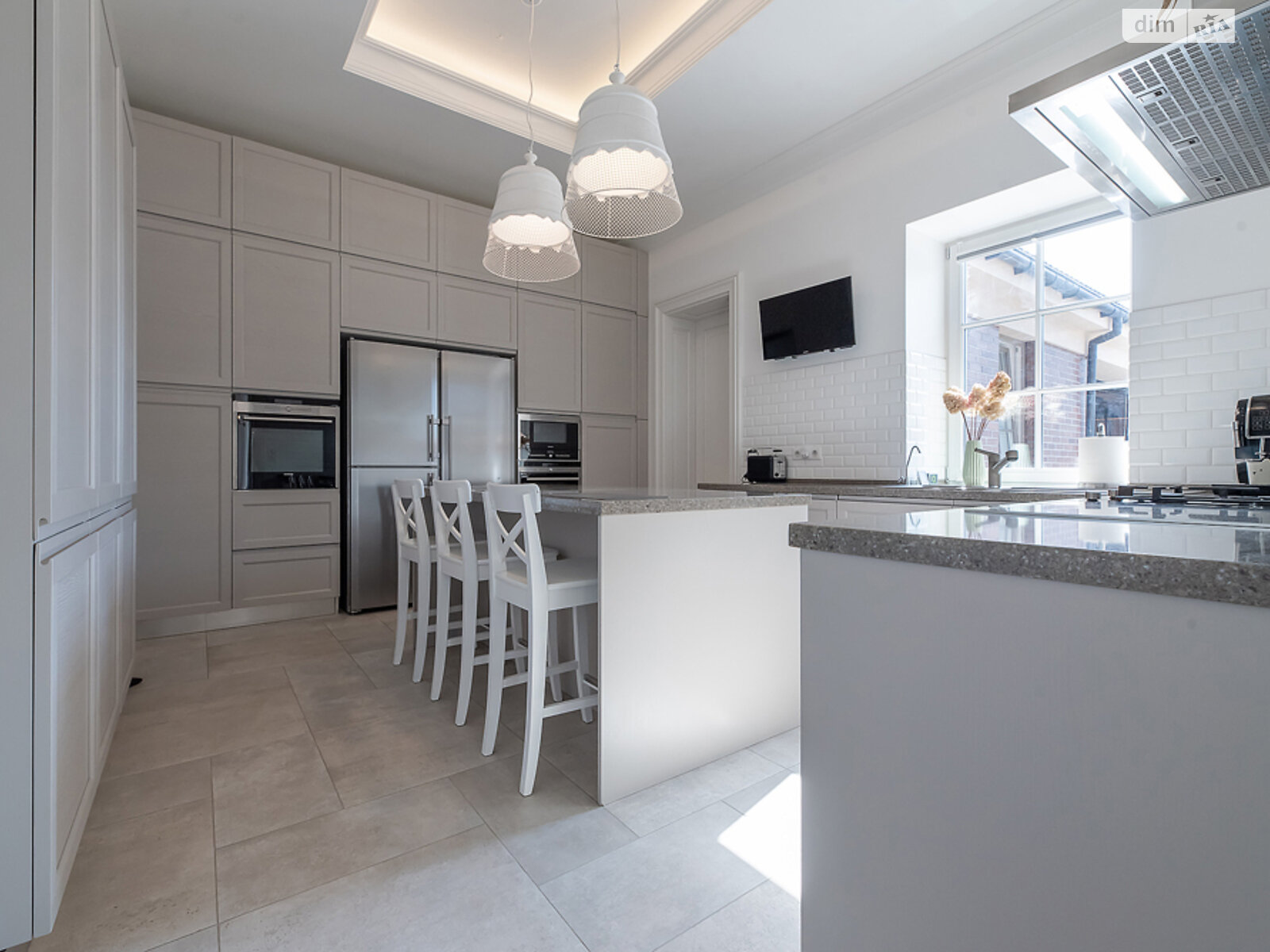 двоповерховий будинок з верандою, 705 кв. м, цегла. Продаж у Дмитрівці фото 1 двоповерховий будинок з верандою, 705 кв. м, цегла. Продаж у Дмитрівці фото 1