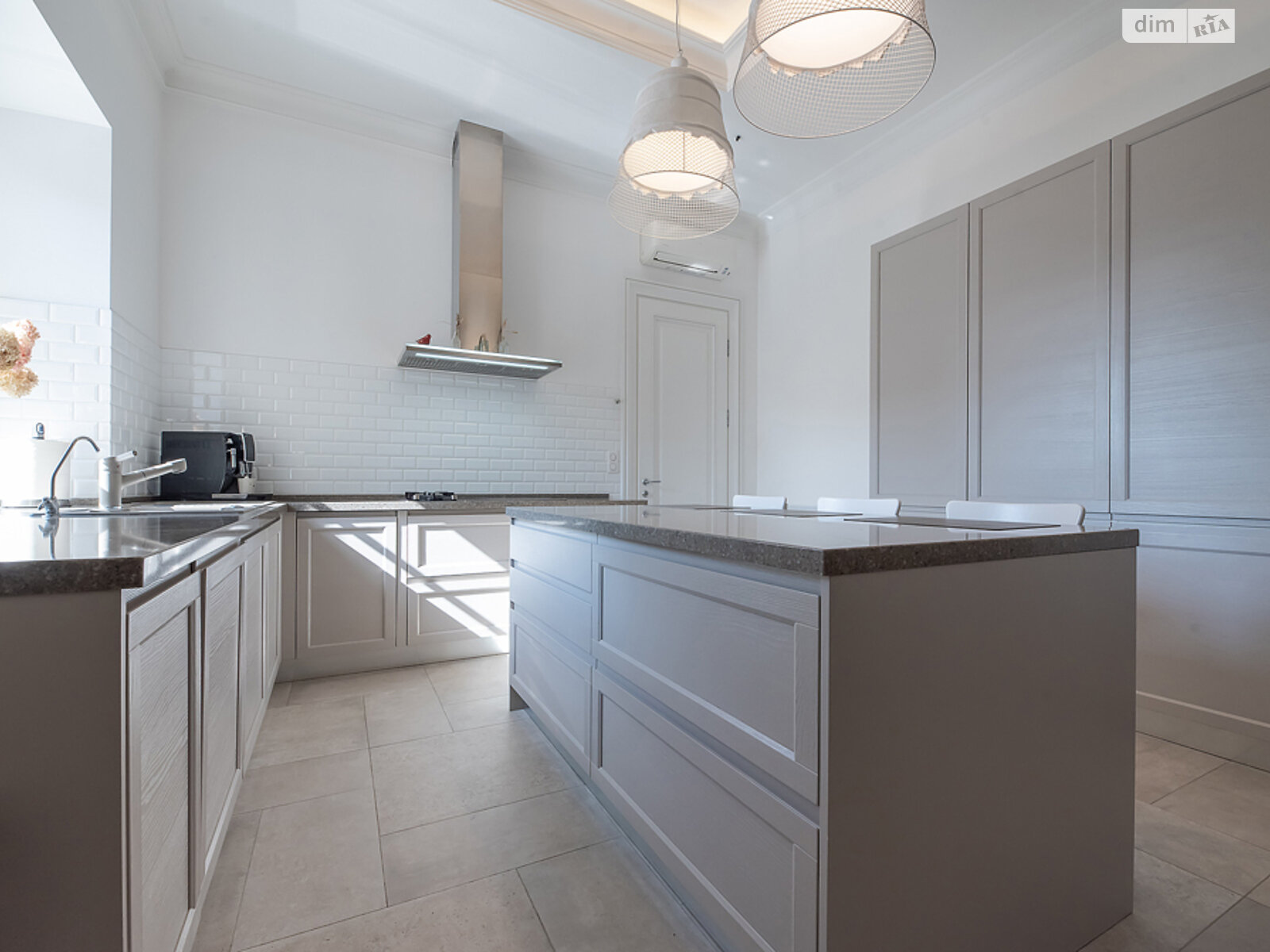 двоповерховий будинок з верандою, 705 кв. м, цегла. Продаж у Дмитрівці фото 1 двоповерховий будинок з верандою, 705 кв. м, цегла. Продаж у Дмитрівці фото 1