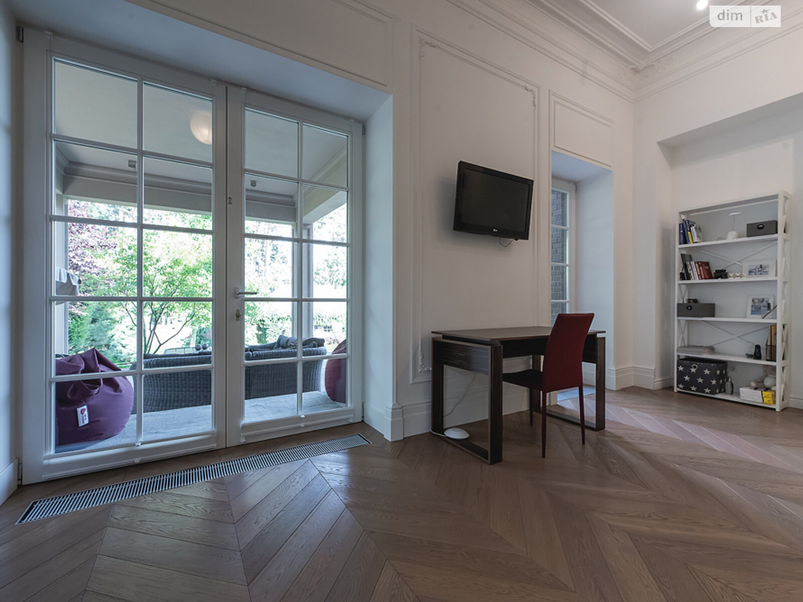 двоповерховий будинок з верандою, 705 кв. м, цегла. Продаж у Дмитрівці фото 1 двоповерховий будинок з верандою, 705 кв. м, цегла. Продаж у Дмитрівці фото 1