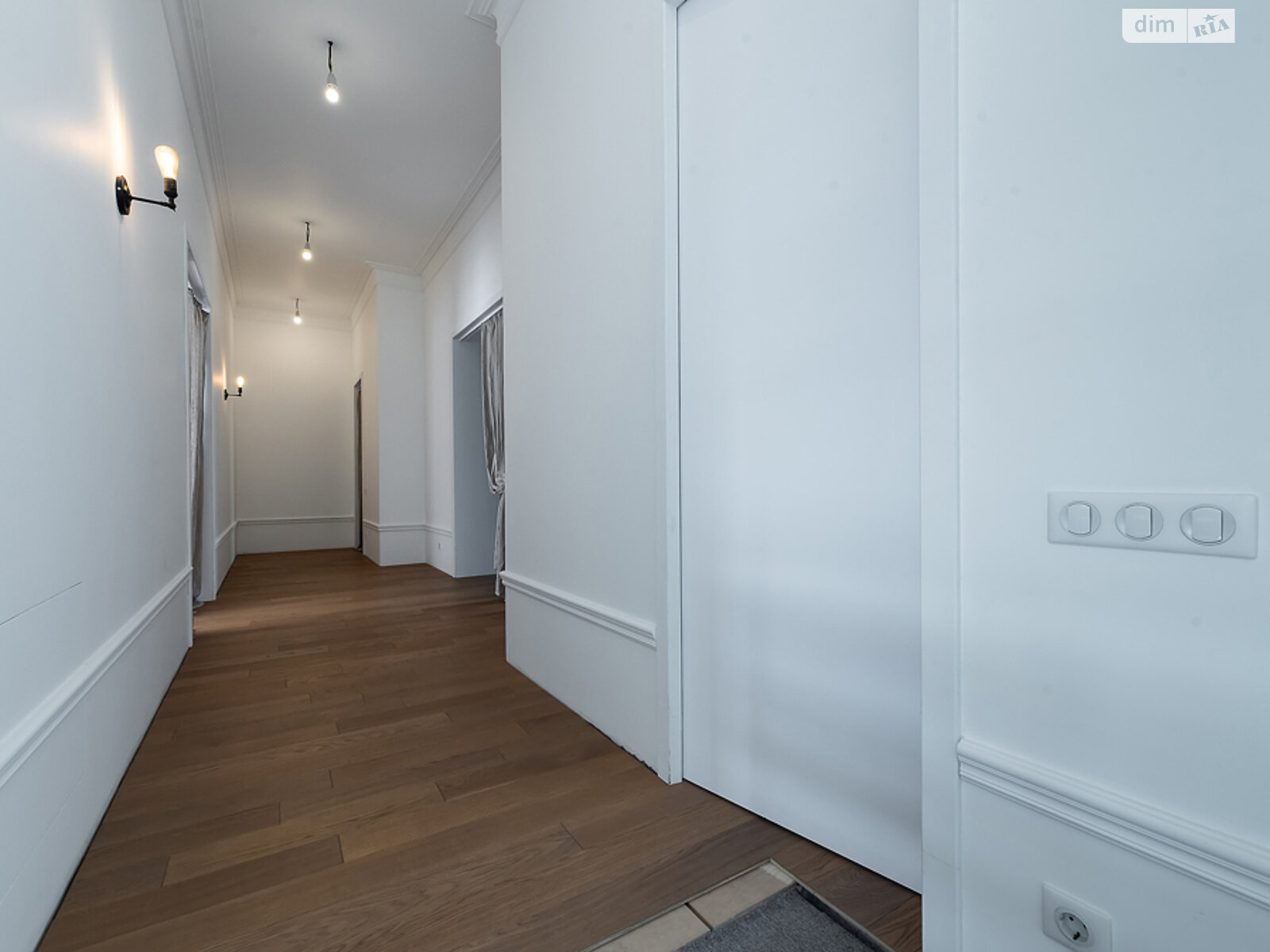 двоповерховий будинок з верандою, 705 кв. м, цегла. Продаж у Дмитрівці фото 1 двоповерховий будинок з верандою, 705 кв. м, цегла. Продаж у Дмитрівці фото 1