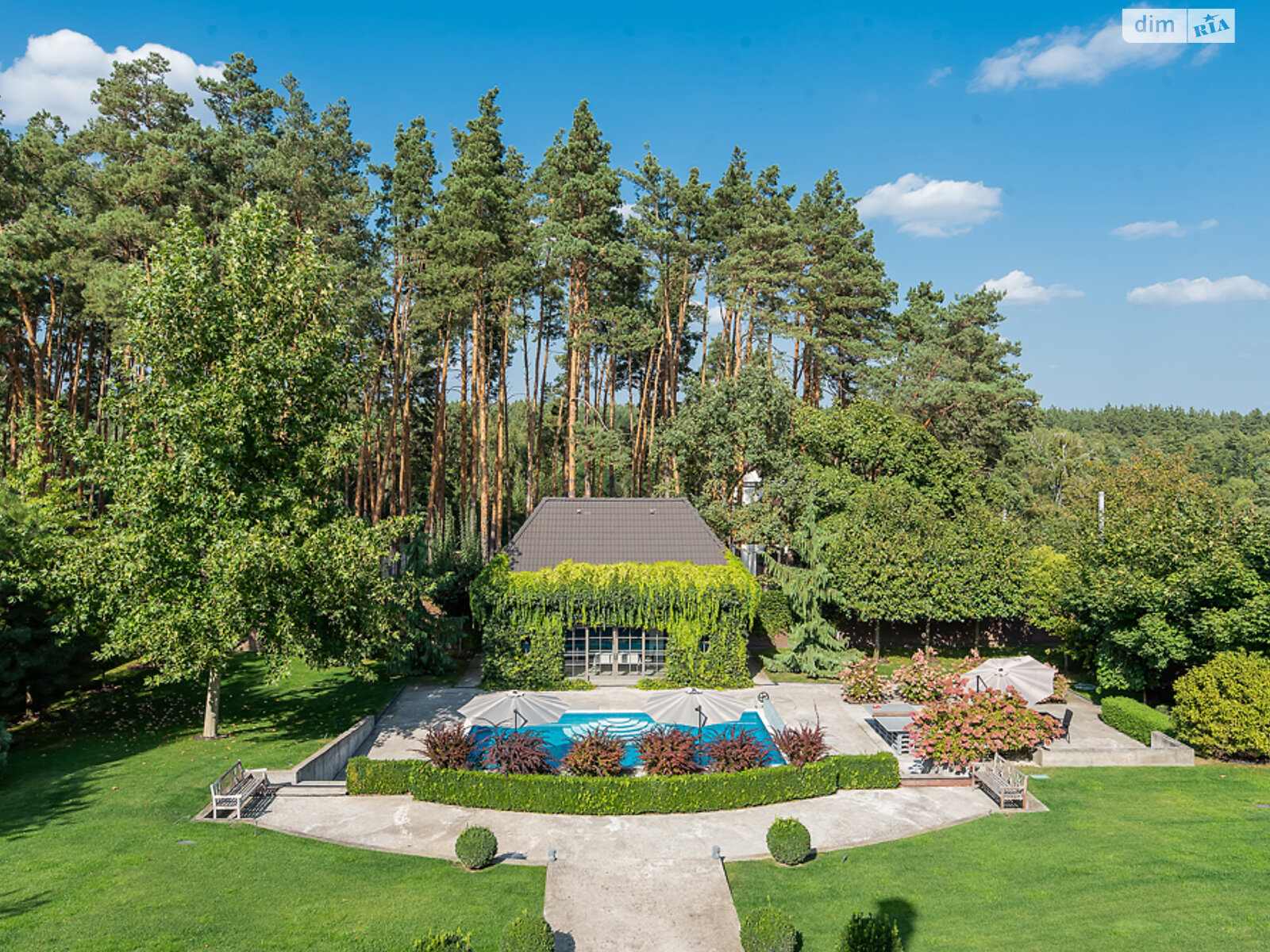 двоповерховий будинок з верандою, 705 кв. м, цегла. Продаж у Дмитрівці фото 1 двоповерховий будинок з верандою, 705 кв. м, цегла. Продаж у Дмитрівці фото 1