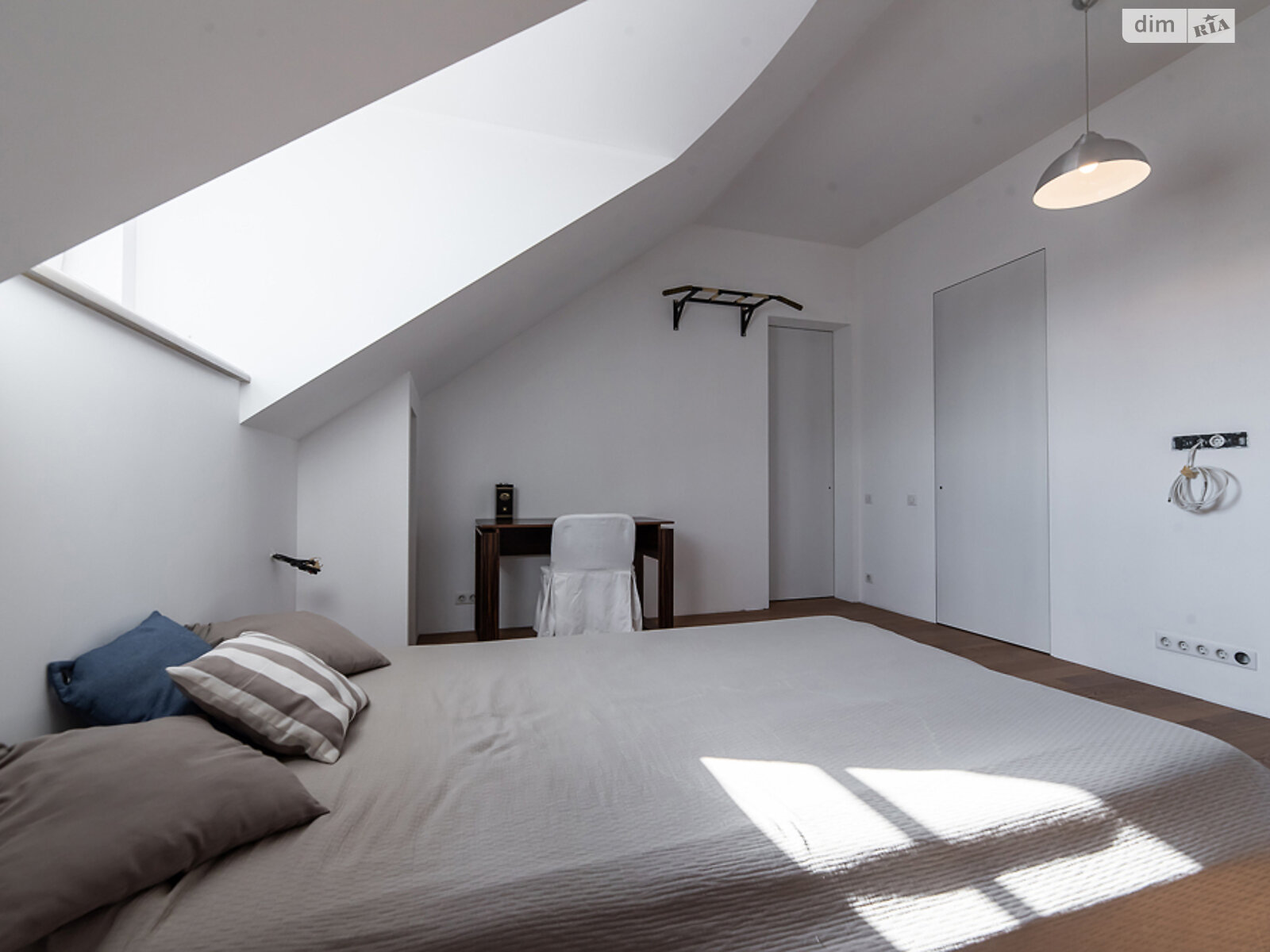 двоповерховий будинок з верандою, 705 кв. м, цегла. Продаж у Дмитрівці фото 1 двоповерховий будинок з верандою, 705 кв. м, цегла. Продаж у Дмитрівці фото 1