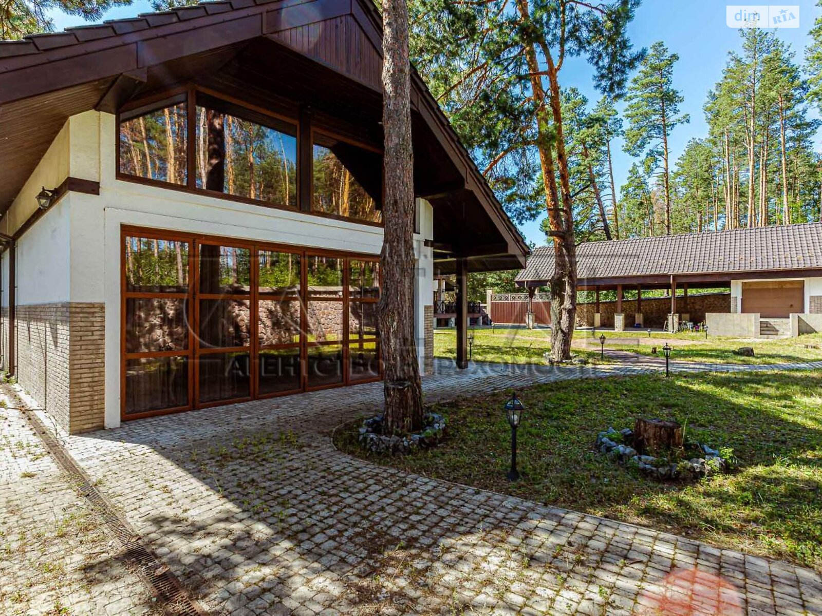 двоповерховий будинок з опаленням, 314 кв. м, кирпич. Продаж у Дмитрівці фото 1 двоповерховий будинок з опаленням, 314 кв. м, кирпич. Продаж у Дмитрівці фото 1
