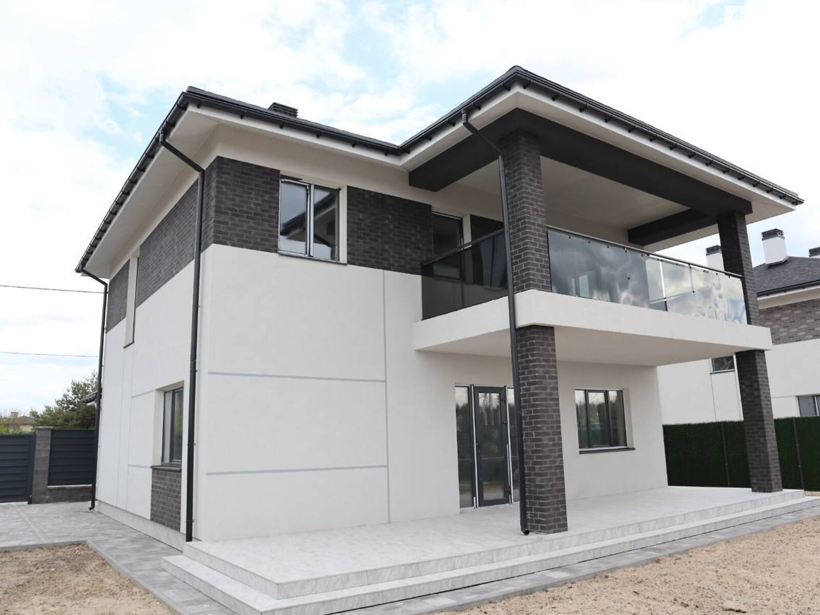 двухэтажный дом с верандой, 220 кв. м, газобетон. Продажа в Дмитровке фото 1 двухэтажный дом с верандой, 220 кв. м, газобетон. Продажа в Дмитровке фото 1