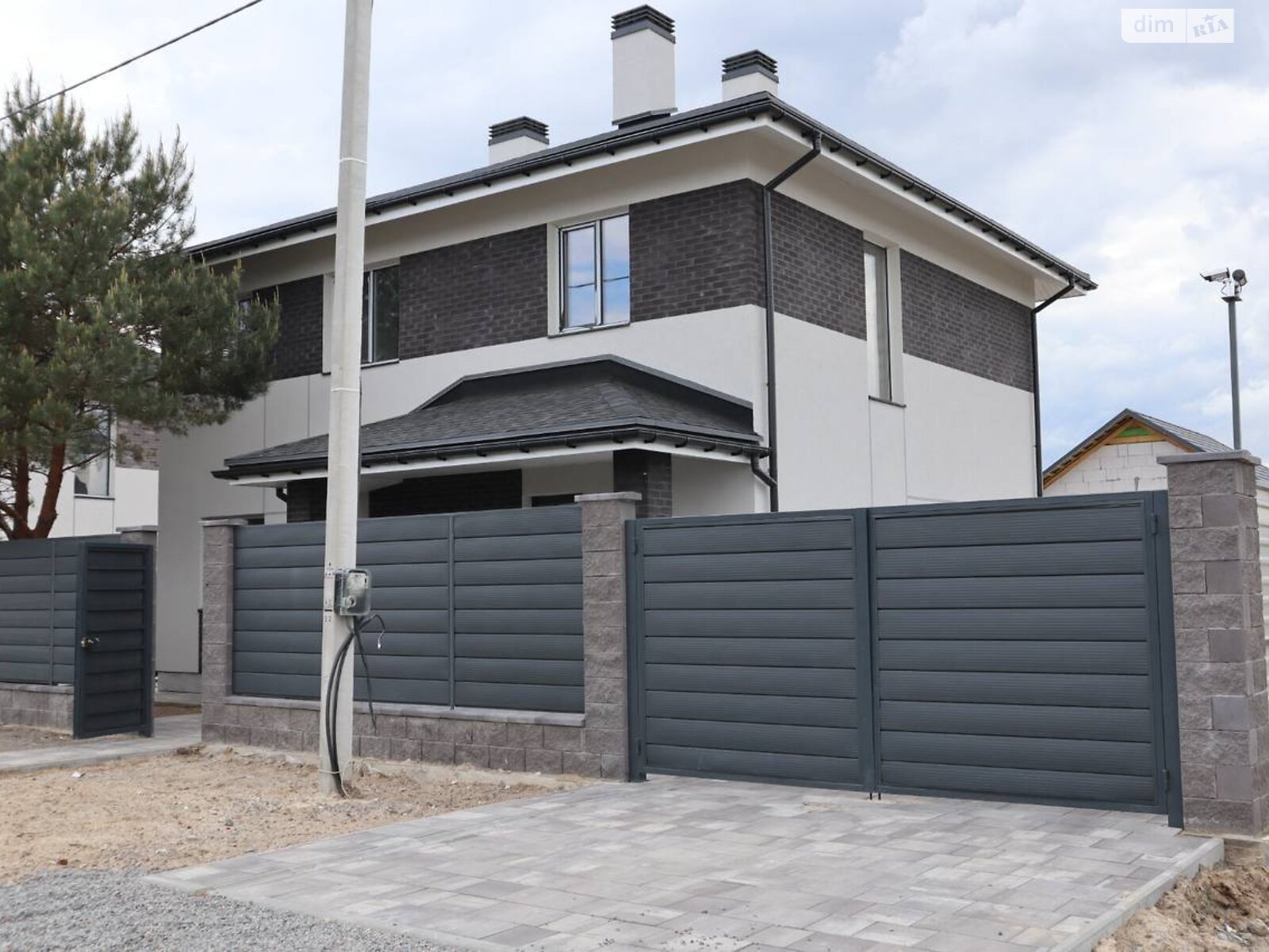 двухэтажный дом с верандой, 220 кв. м, газобетон. Продажа в Дмитровке фото 1 двухэтажный дом с верандой, 220 кв. м, газобетон. Продажа в Дмитровке фото 1