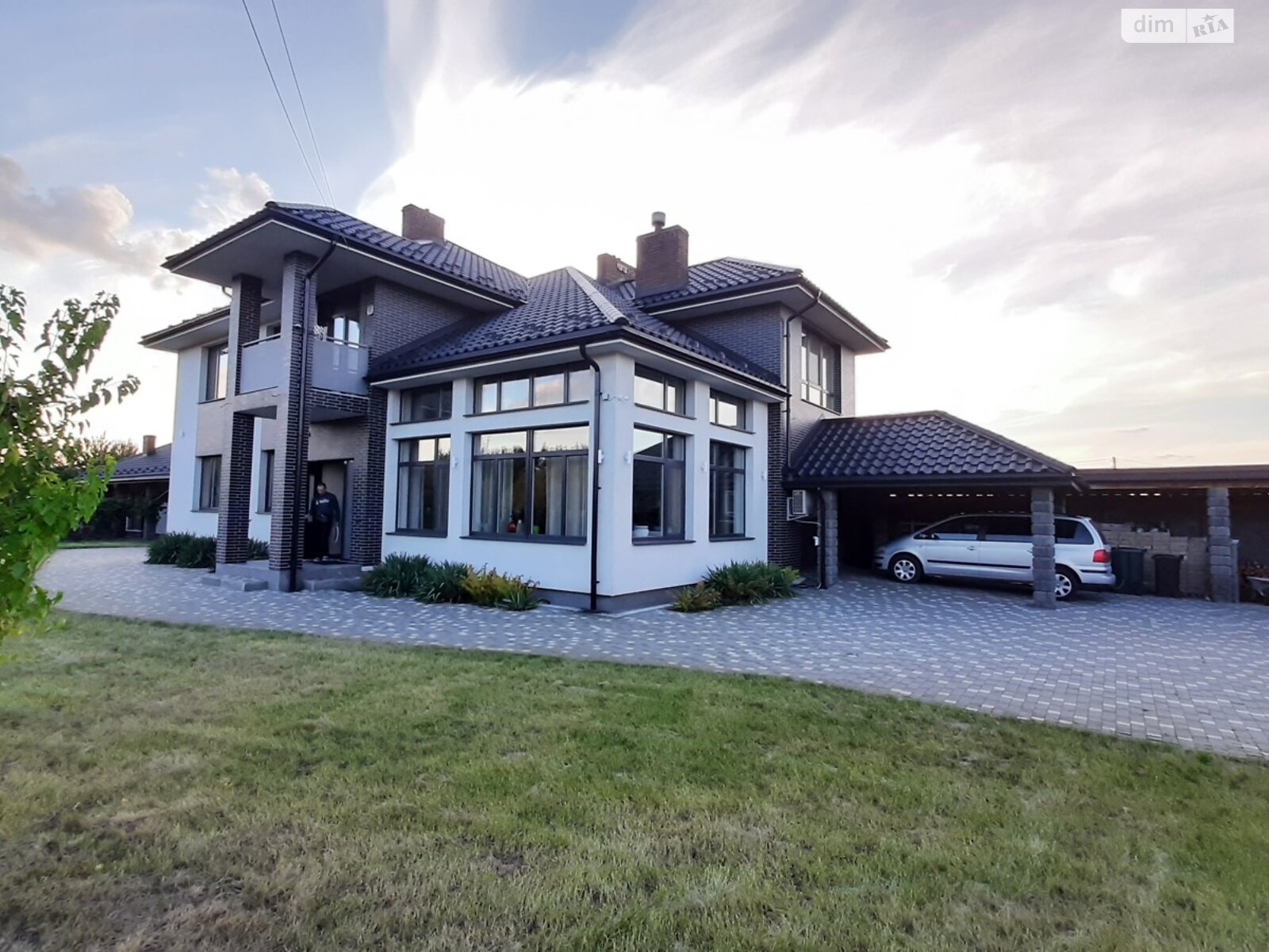 двухэтажный дом с гаражом, 270 кв. м, кирпич. Продажа в Дмитровке фото 1 двухэтажный дом с гаражом, 270 кв. м, кирпич. Продажа в Дмитровке фото 1