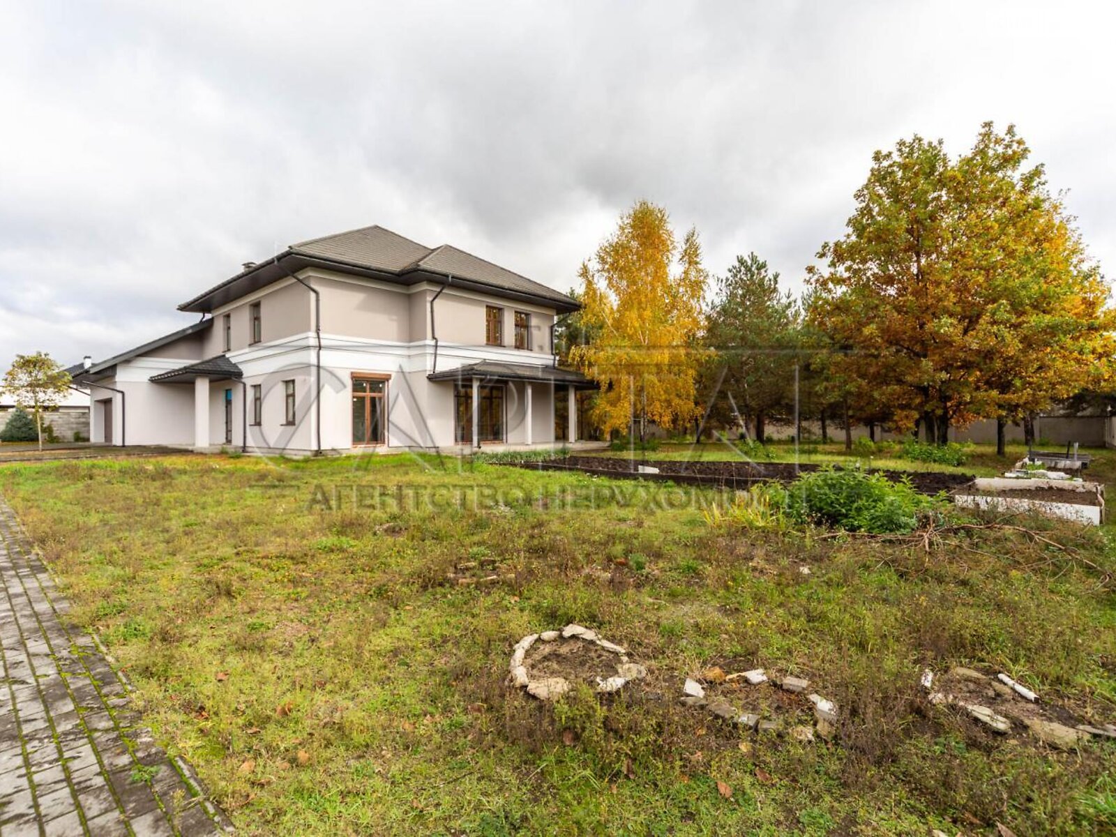 двухэтажный дом с гаражом, 550 кв. м, кирпич. Продажа в Дмитровке фото 1