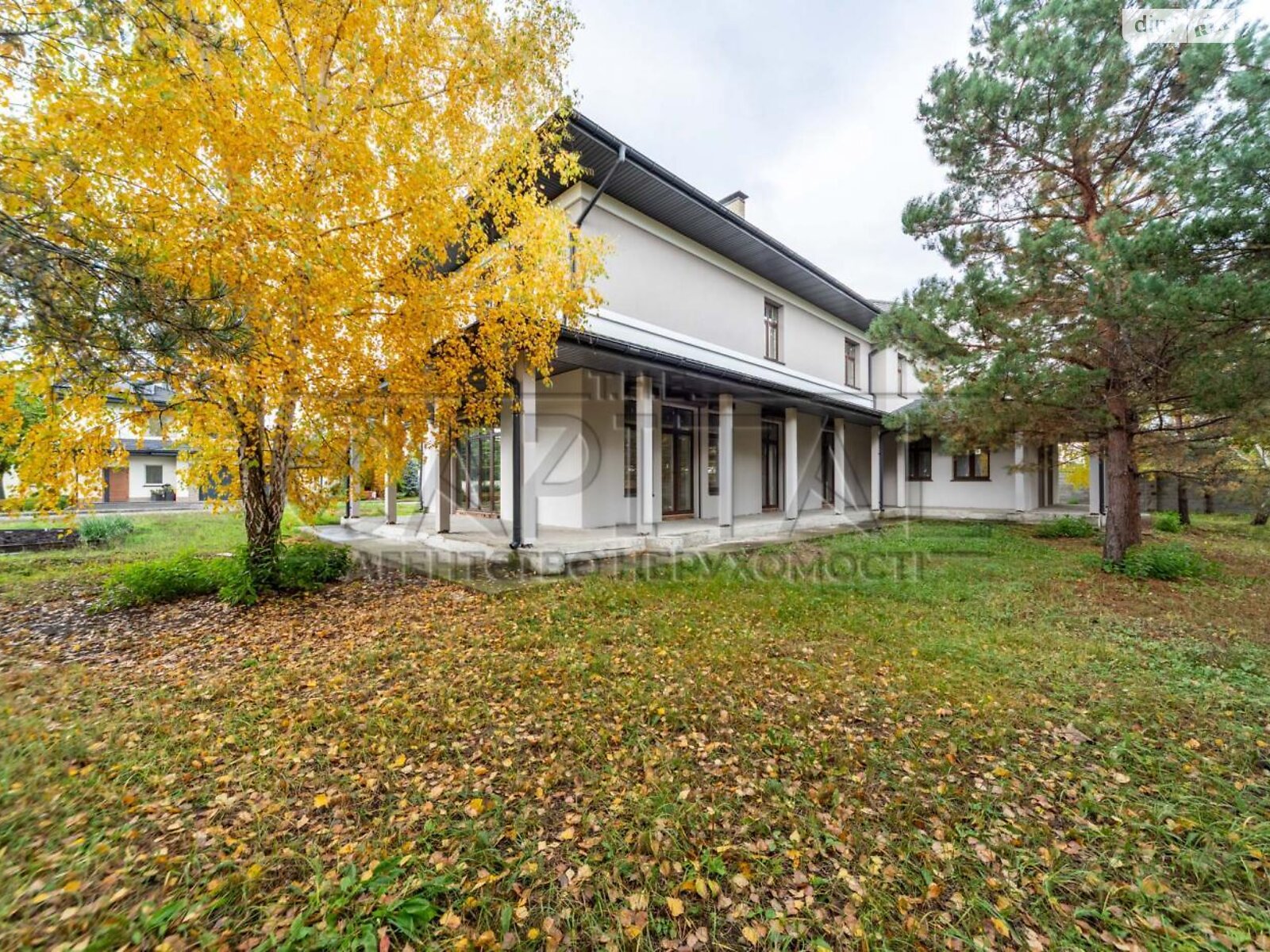 двухэтажный дом с гаражом, 550 кв. м, кирпич. Продажа в Дмитровке фото 1