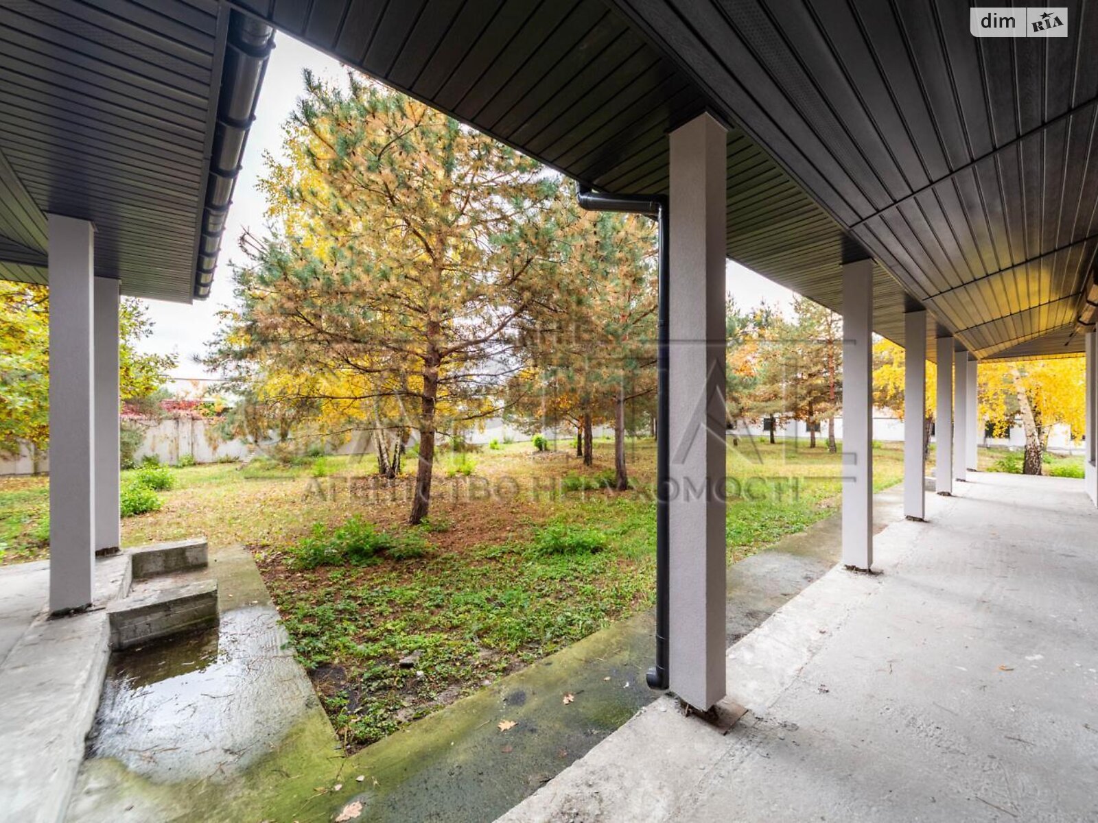 двухэтажный дом с гаражом, 550 кв. м, кирпич. Продажа в Дмитровке фото 1