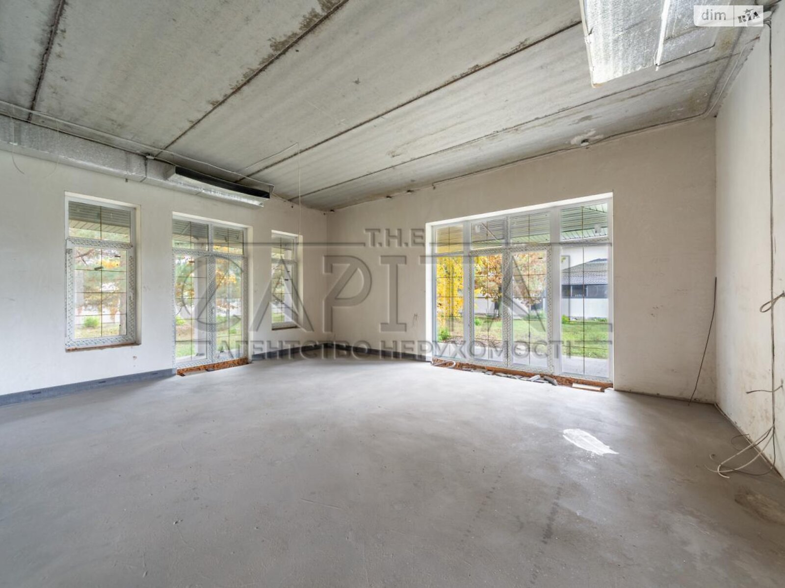 двухэтажный дом с гаражом, 550 кв. м, кирпич. Продажа в Дмитровке фото 1