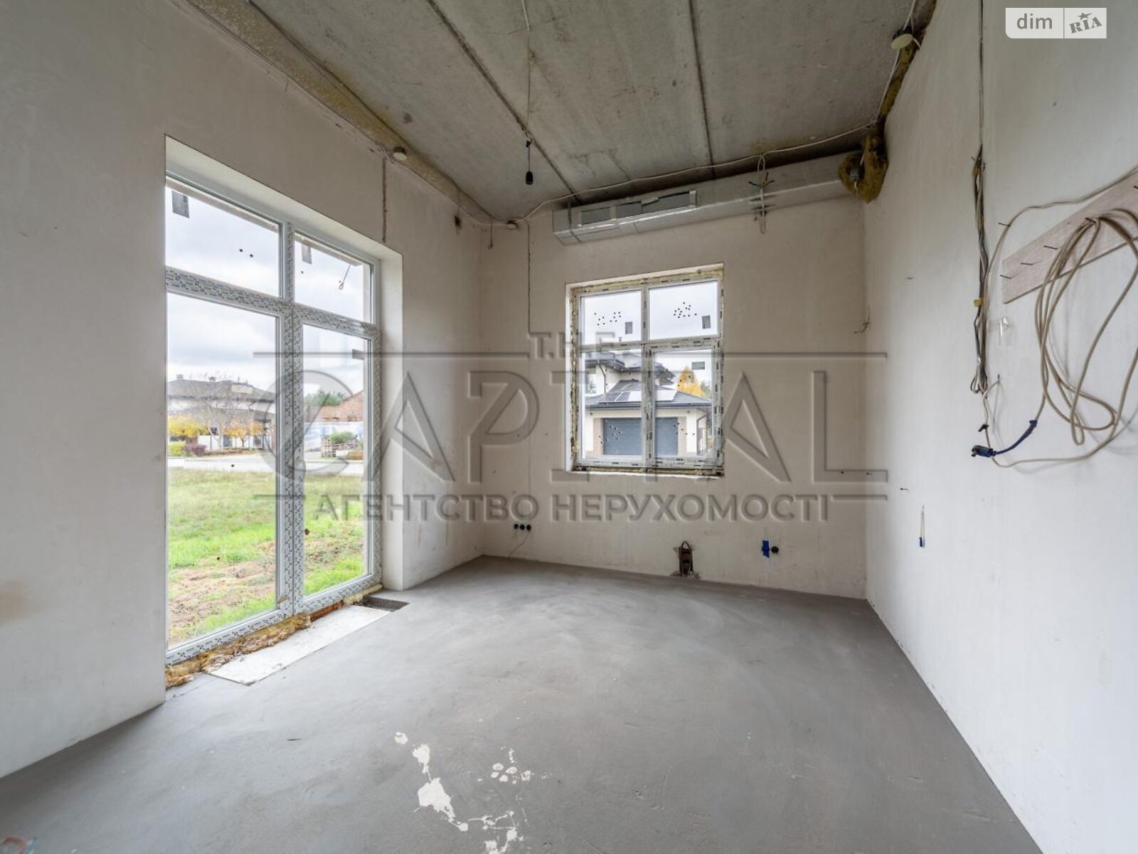 двухэтажный дом с гаражом, 550 кв. м, кирпич. Продажа в Дмитровке фото 1