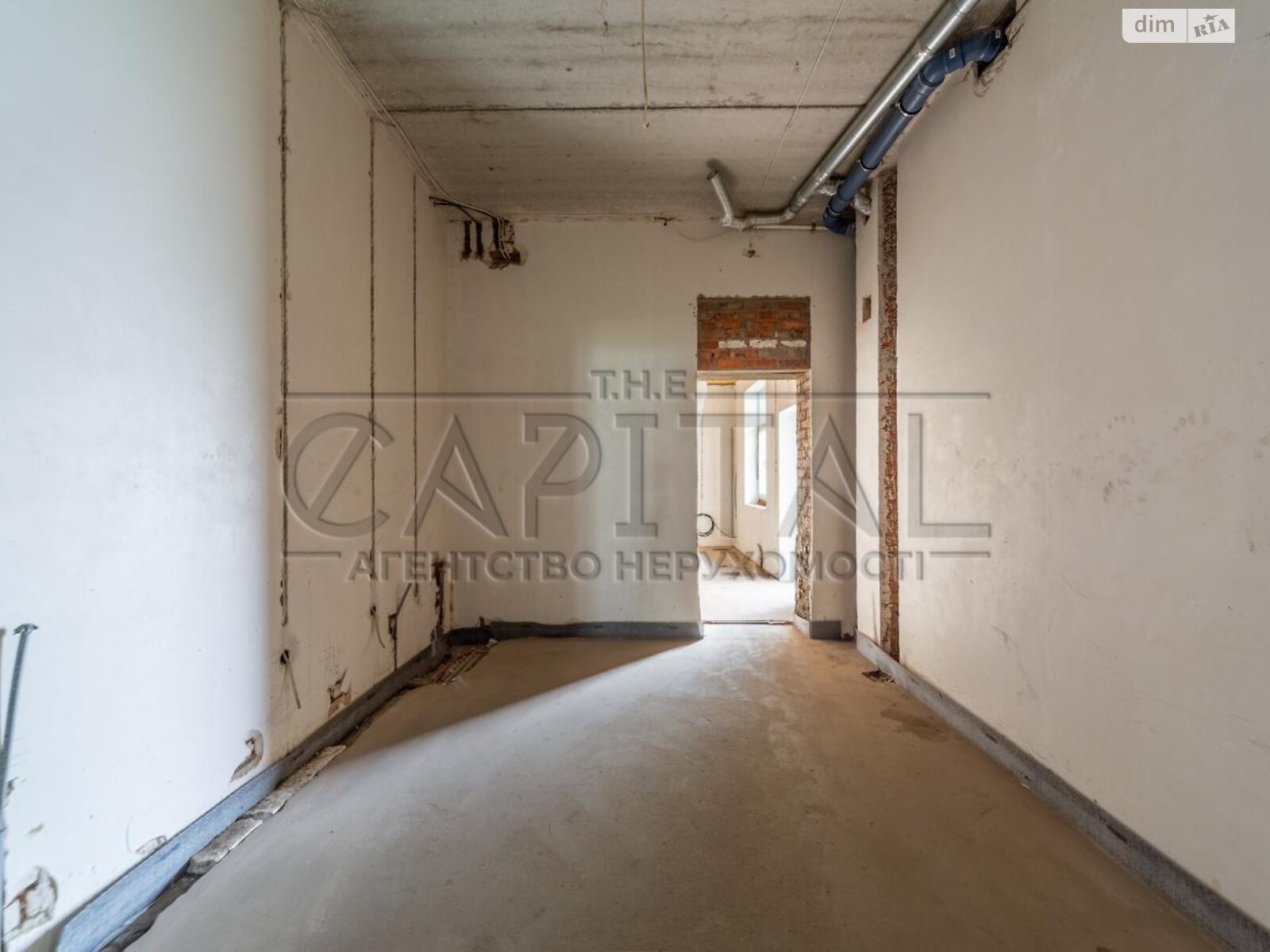 двухэтажный дом с гаражом, 550 кв. м, кирпич. Продажа в Дмитровке фото 1