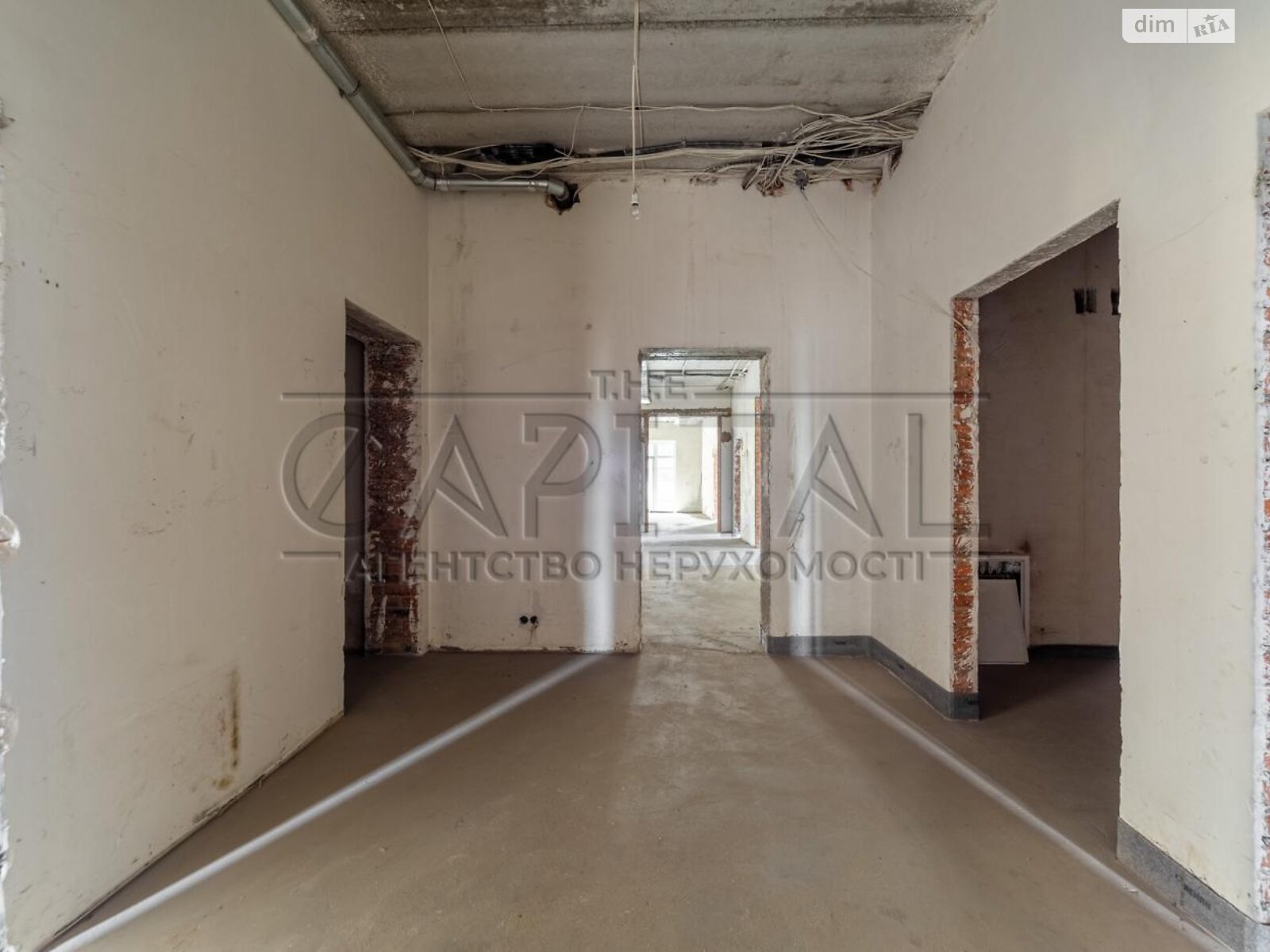 двухэтажный дом с гаражом, 550 кв. м, кирпич. Продажа в Дмитровке фото 1