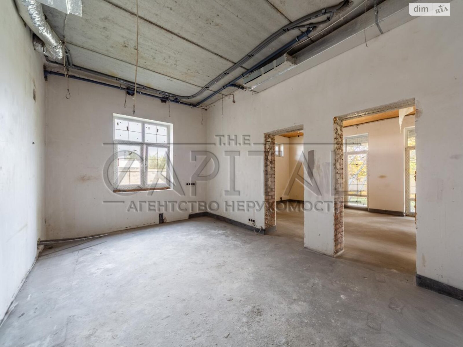 двухэтажный дом с гаражом, 550 кв. м, кирпич. Продажа в Дмитровке фото 1