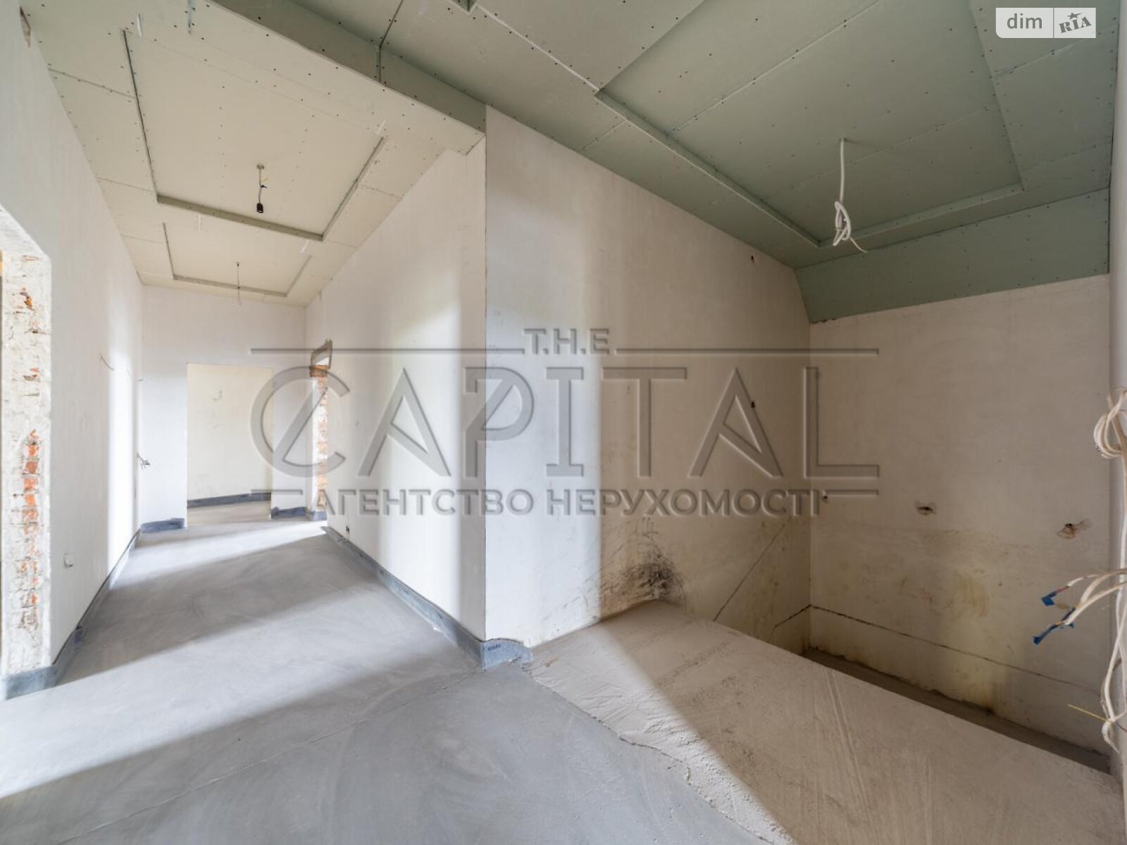 двухэтажный дом с гаражом, 550 кв. м, кирпич. Продажа в Дмитровке фото 1