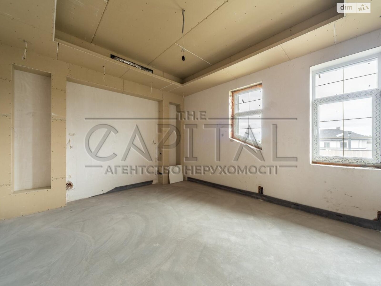 двухэтажный дом с гаражом, 550 кв. м, кирпич. Продажа в Дмитровке фото 1