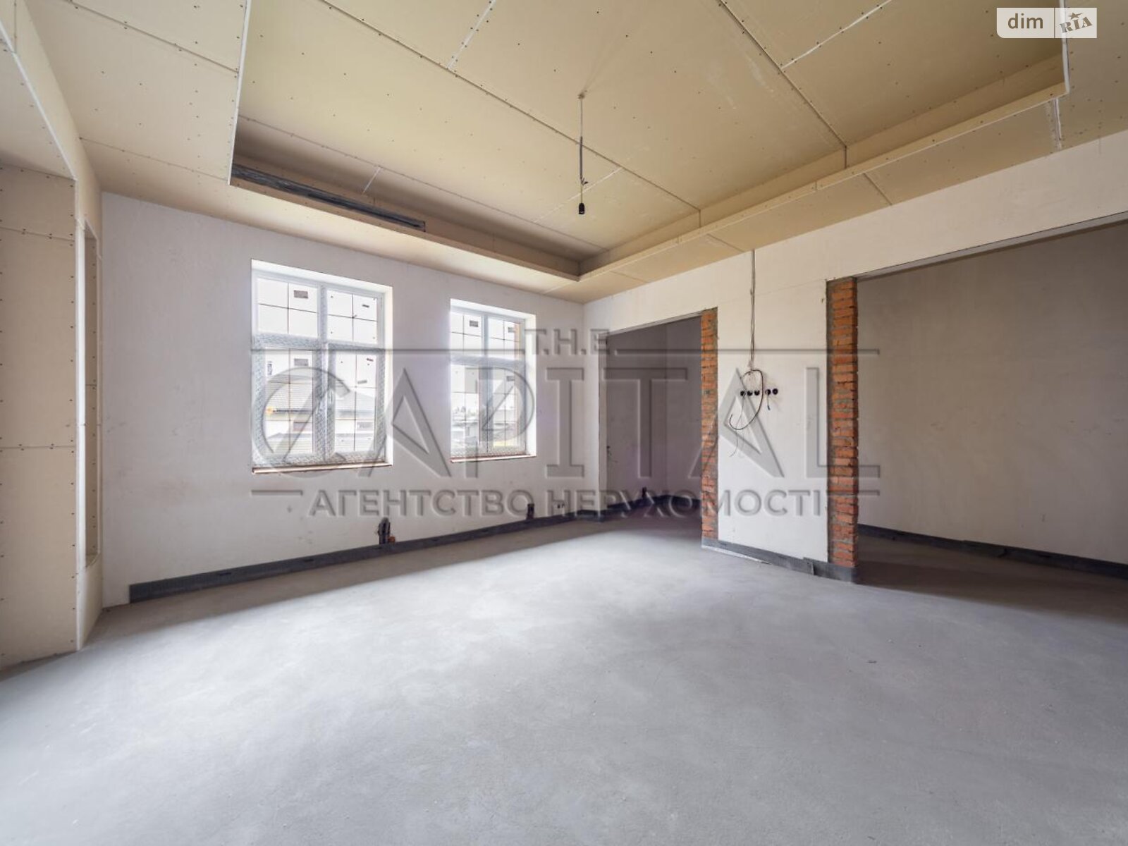 двухэтажный дом с гаражом, 550 кв. м, кирпич. Продажа в Дмитровке фото 1