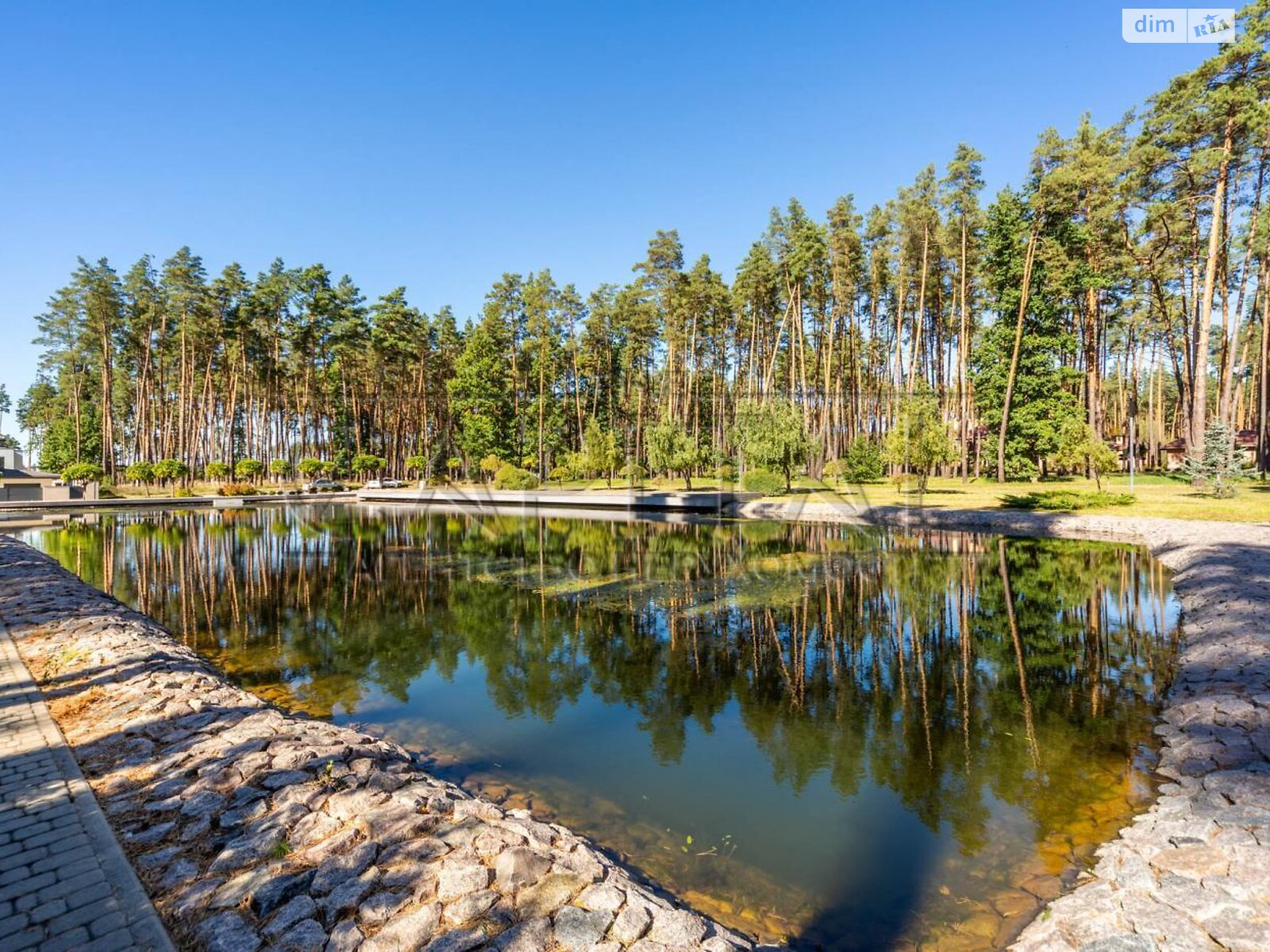 двухэтажный дом с гаражом, 550 кв. м, кирпич. Продажа в Дмитровке фото 1